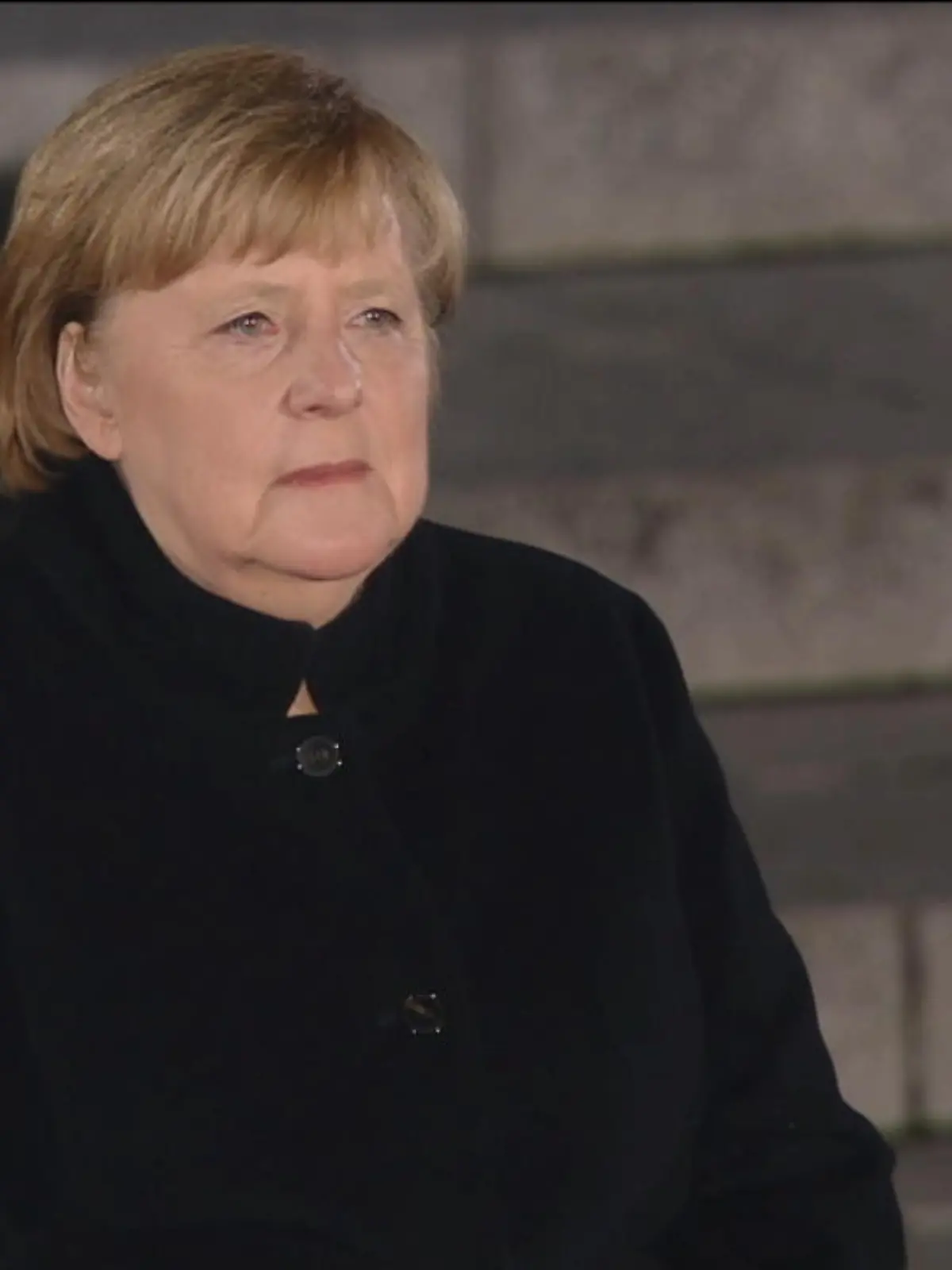 Bild zu: "Emotionaler Abschied für Merkel beim Großen Zapfenstreich"