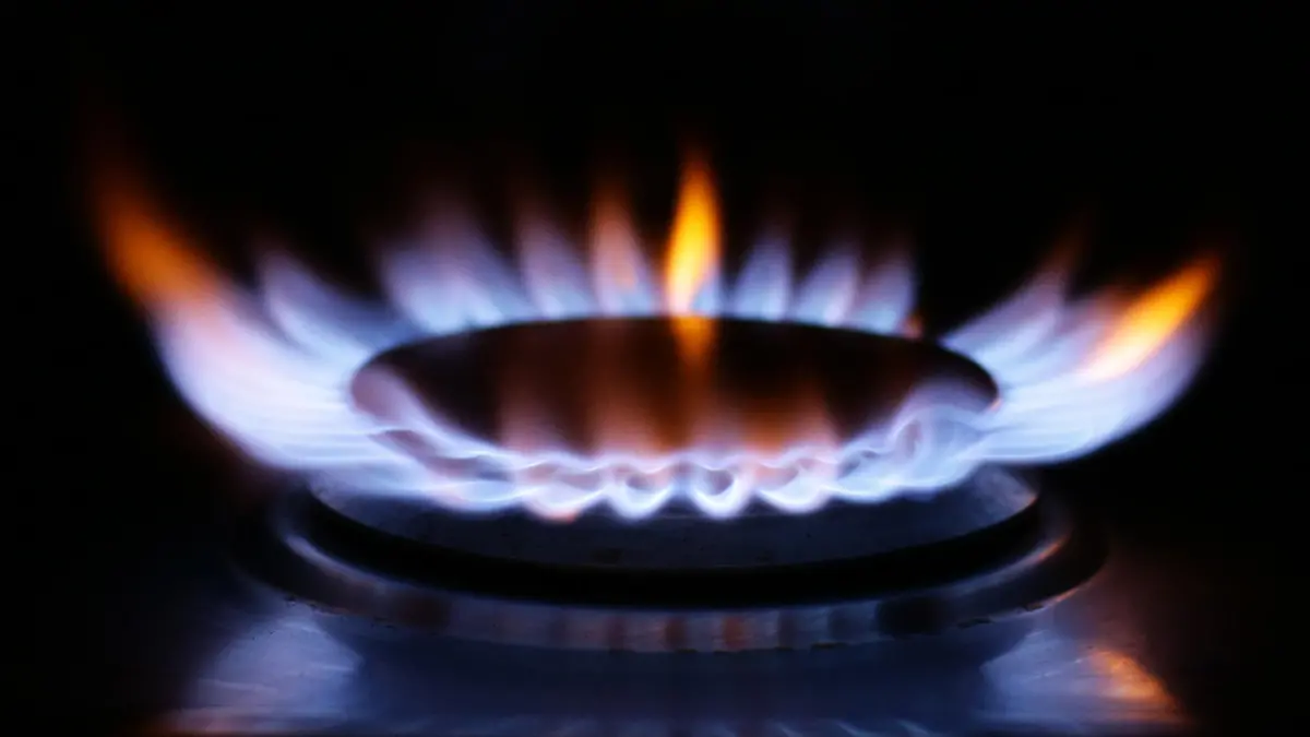 Increase to energy price cap. File photo dated 28/2/2015 of a lit ring on a gas hob at a home in north London. An increase to Ofgem's energy price cap "could not be coming at a worse time", charities have warned, as energy deals have reached their highest cost in more than two years. Issue date: Thursday August 5, 2021. Industry experts are expecting the regulator to increase the price cap by around £150 on Friday, the highest increase yet. See PA story CONSUMER Energy. Photo credit should read: Yui Mok/PA Wire URN:61448473