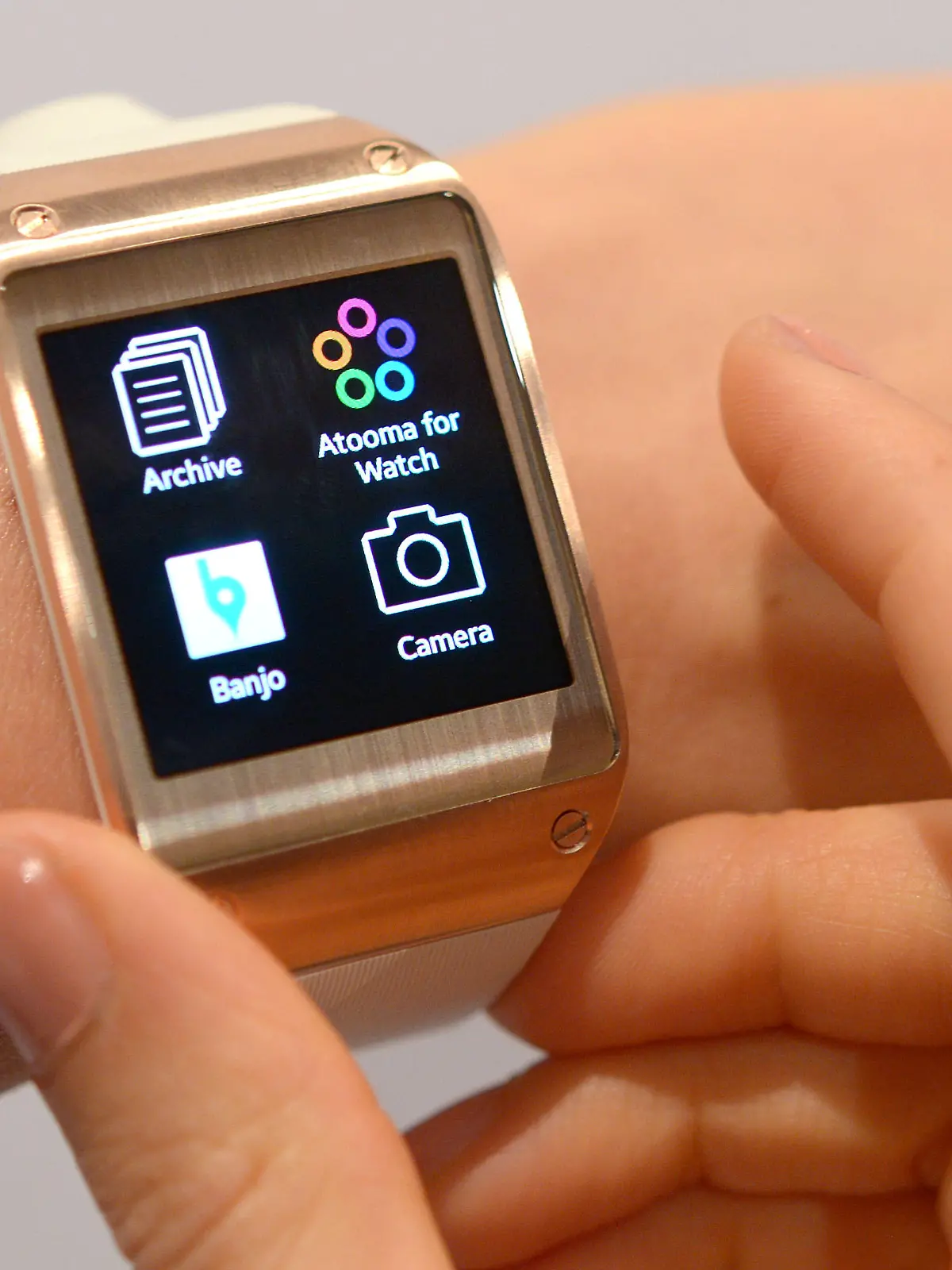 The new Samsung ?Galaxy Gear? smartwatch is presented during the Internationale Funkausstellung (IFA) at the Tempodrom in Berlin, Germany 04 September 2013. Photo: Rainer Jensen/dpa +++(c) dpa - Bildfunk+++
