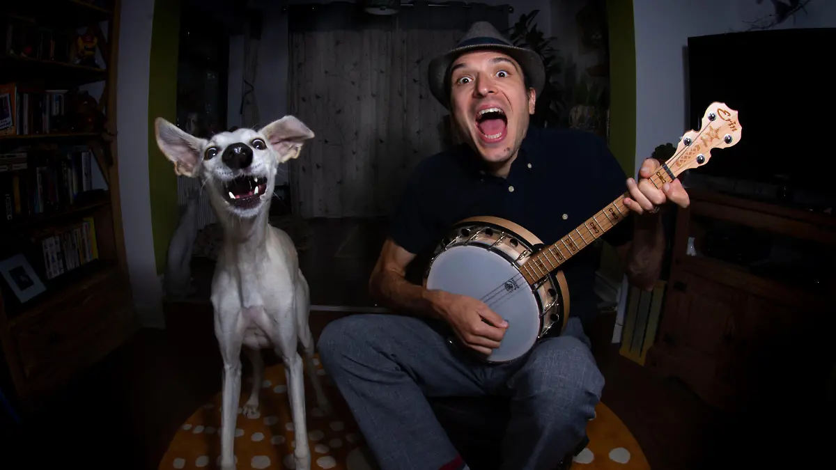 Dieses musikalische Duo hat offensichtlich großen Spaß an der gemeinsamen Musik.