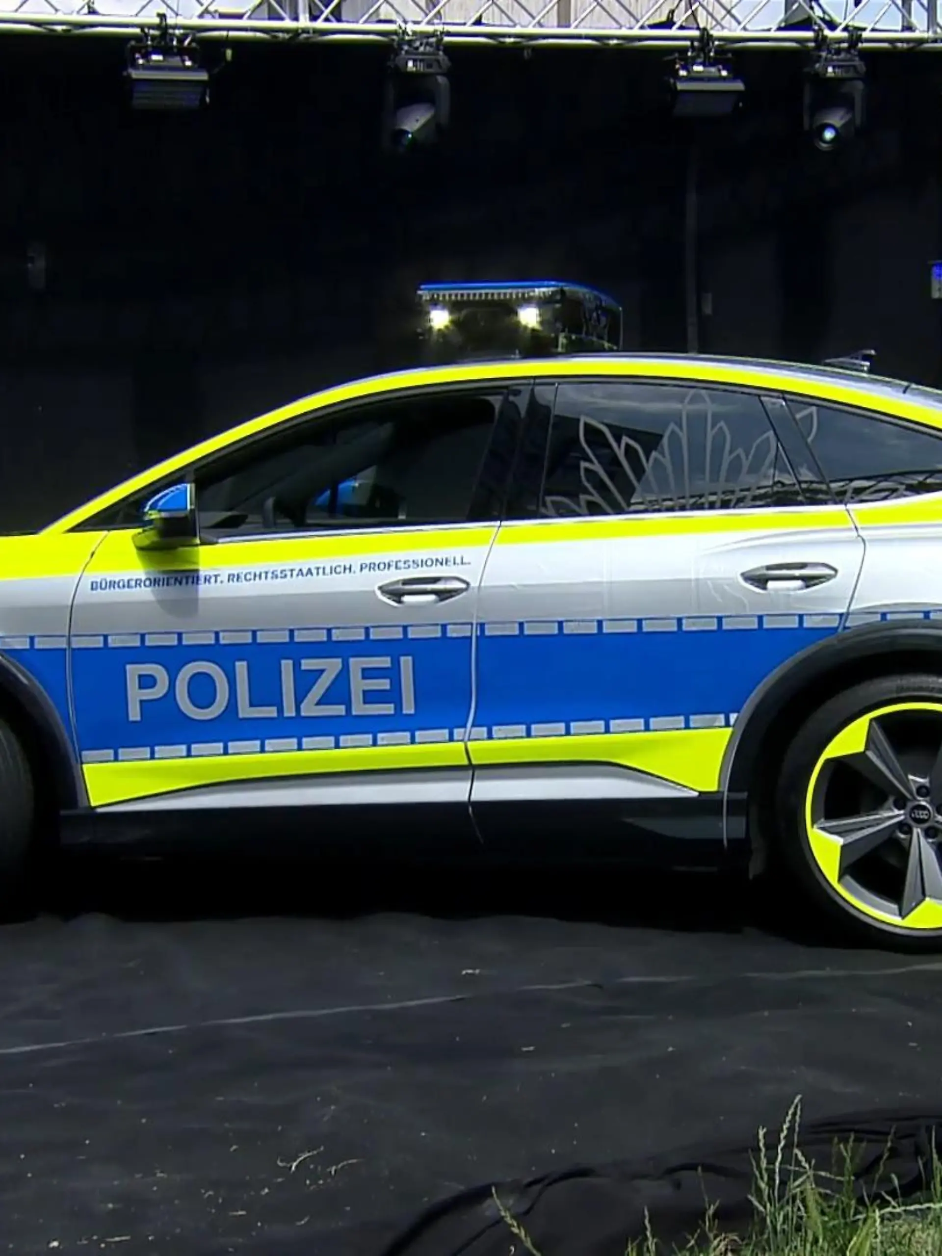 Bild zu: "Streifenwagen der Zukunft"