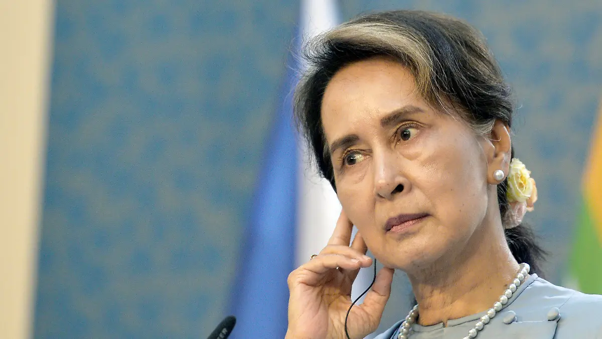 ARCHIV - 03.06.2019, Tschechien, Prag: Aung San Suu Kyi, damalige Regierungschefin von Myanmar, nimmt an einer Pressekonferenz mit dem tschechischen Premierminister Babis nach ihrem Treffen teil. In Myanmar hat ein Gericht die entmachtete Regierungschefin Aung San Suu Kyi zu vier Jahren Haft verurteilt. Foto: Michaela Øíhová/CTK/dpa +++ dpa-Bildfunk +++