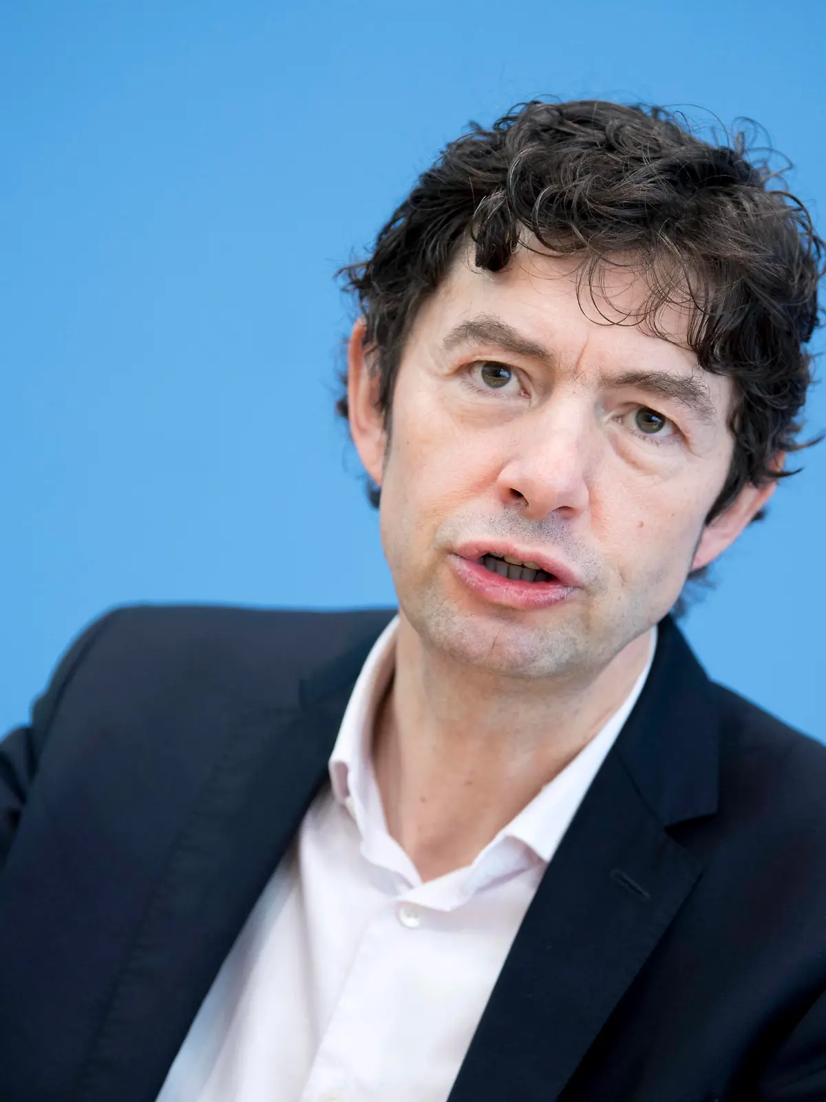  Prof. Christian Drosten, Coronavirus DEU, Deutschland, Germany, Berlin, 02.03.2020 Prof. Christian Drosten, Direktor Institut fuer Virologie Charite Berlin, waehrend der Bundespressekonferenz zum Thema Unterrichtung des BMG zum Umgang mit dem Coronavirus in Berlin. Prof. Christian Drosten, director Institut for Virologie Charite Berlin, during a press call at the Bundespressekonferenz concerning on the spread of novel coronavirus in Berlin. The number of people infected with the novel coronavirus in Germany jumped sharply official data showed, for example by the Robert Koch Institute, Germany s centre for disease control and prevention *** Prof Christian Drosten, Coronavirus DEU, Germany, Germany, Berlin, 02 03 2020 Prof Christian Drosten