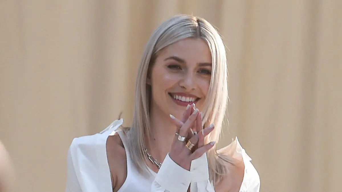 24.01.2021, Berlin: Lena Gercke und Models zeigen Kreationen von LeGer by Lena Gercke bei der About You Fashion Week im Kraftwerk Berlin. Die Berliner Modewoche findet diesmal im Internet statt, die Schauen werden wegen der Pandemie online gezeigt. Foto: Kira Hofmann/dpa-Zentralbild/dpa +++ dpa-Bildfunk +++