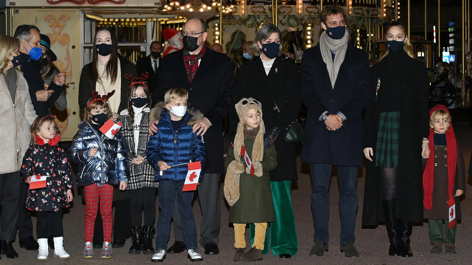 MONTE-CARLO, MONACO - DECEMBER 03: (L to R) Mayor of Monaco Georges Marsan and his wife, Roisin Galvin Wittstock, Prince Albert II of Monaco, Princess Caroline of Monaco, Pierre Casiraghi and Beatrice Borromeo with the children (L to R) Kaia Rose Wittstock, Princess Gabriella of Monaco, Bodie Wittstock, Prince Jacques of Monaco, Stefano Casiraghi and Francesco Casiraghi launch the Christmas Market opening on December 03, 2021 in Monte-Carlo, Monaco. (Photo by Pascal Le Segretain/Getty Images)