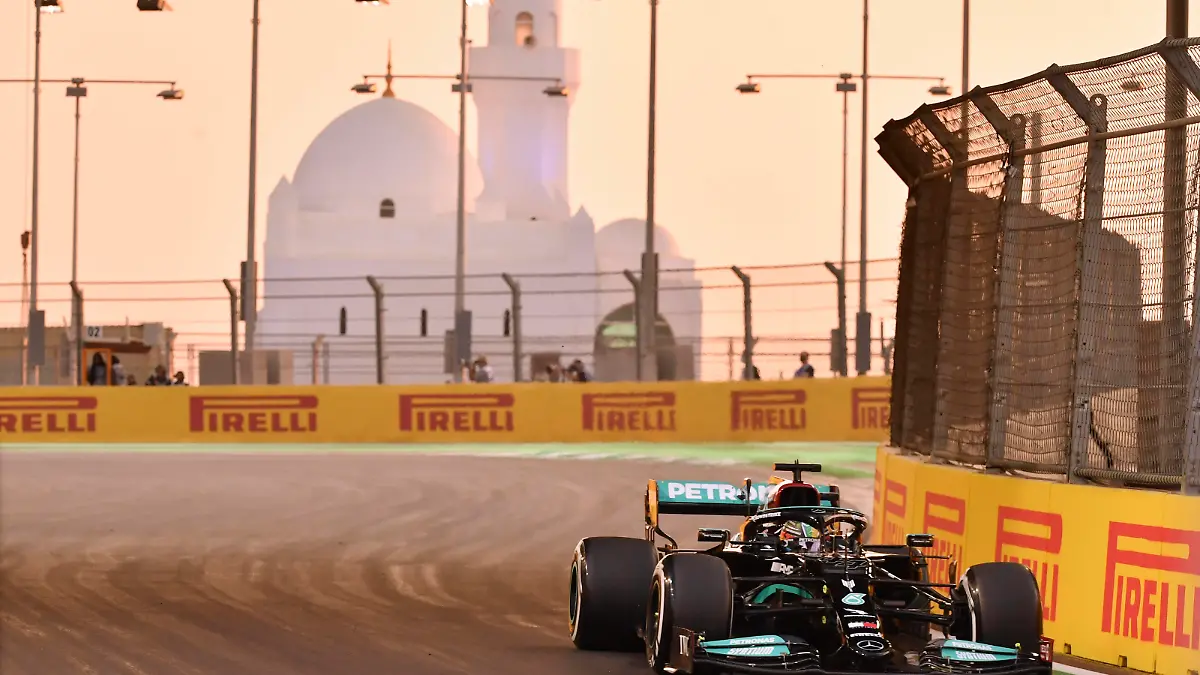 HAMILTON Lewis F1 Team Mercedes AMG F1 FIA Grand Prix von Saudi Arabien 2021 am 04.12.2021 in Jeddah *** HAMILTON Lewis F1 Team Mercedes AMG F1 FIA Grand Prix of Saudi Arabia 2021 on 04 12 2021 in Jeddah