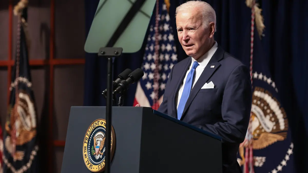 United States President Joe Biden delivers remarks after receiving a briefing from his COVID Response Team and NIH health officials, including NIAID Director and Chief Medical Advisor to the President Dr. Anthony Fauci at the National Institutes of Health NIH in Bethesda, Maryland on Dec. 02, 2021. PUBLICATIONxNOTxINxUSA Copyright: xOliverxContrerasx/xPoolxviaxCNPx/MediaPunchx 