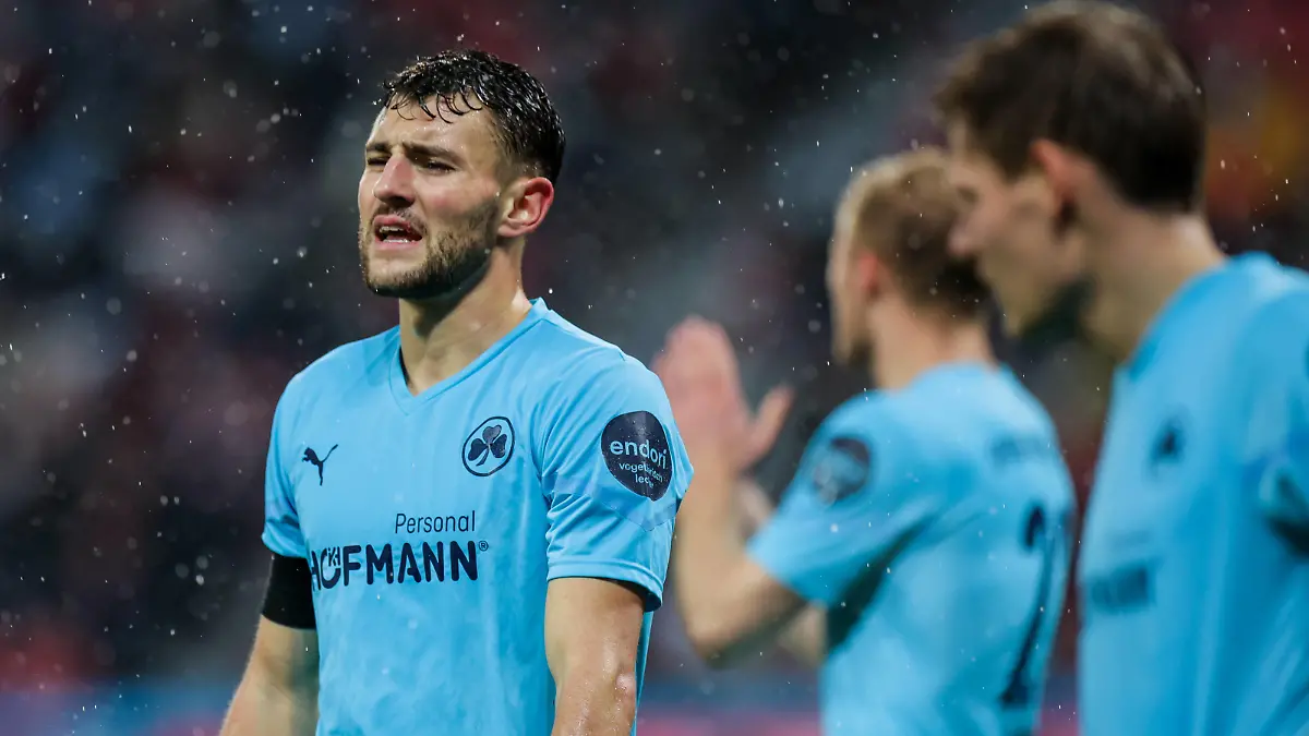 04.12.2021, Fussball, Saison 2021/2022, 1. Bundesliga, 14. Spieltag, Bayer 04 Leverkusen - SpVgg Greuther Fürth Maximilian Bauer SpVgg Greuther Fürth Foto: Dennis Ewert/RHR-FOTO Leverkusen BayArena NRW Deutschland xRHR-FOTO/DEx *** 04 12 2021, Football, 2021 2022 season, 1 Bundesliga, 14 matchday, Bayer 04 Leverkusen SpVgg Greuther Fürth Maximilian Bauer SpVgg Greuther Fürth photo Dennis Ewert RHR FOTO Leverkusen BayArena NRW Germany xRHR FOTO DEx