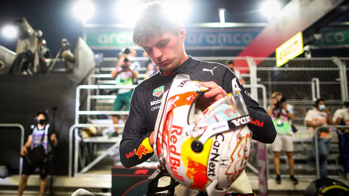 VERSTAPPEN Max ned, Red Bull Racing Honda RB16B, portrait during the Formula 1 stc Saudi Arabian Grand Prix 2021, 21th round of the 2021 FIA Formula One World Championship, WM, Weltmeisterschaft from December 3 to 5, 2021 on the Jeddah Corniche Circuit, in Jeddah, Saudi Arabia - F1 - SAUDI ARABIAN GRAND PRIX 2021 - RACE DPPI/Panoramic PUBLICATIONxNOTxINxFRAxITAxBEL 20211205_GOODEN_FG0O3922