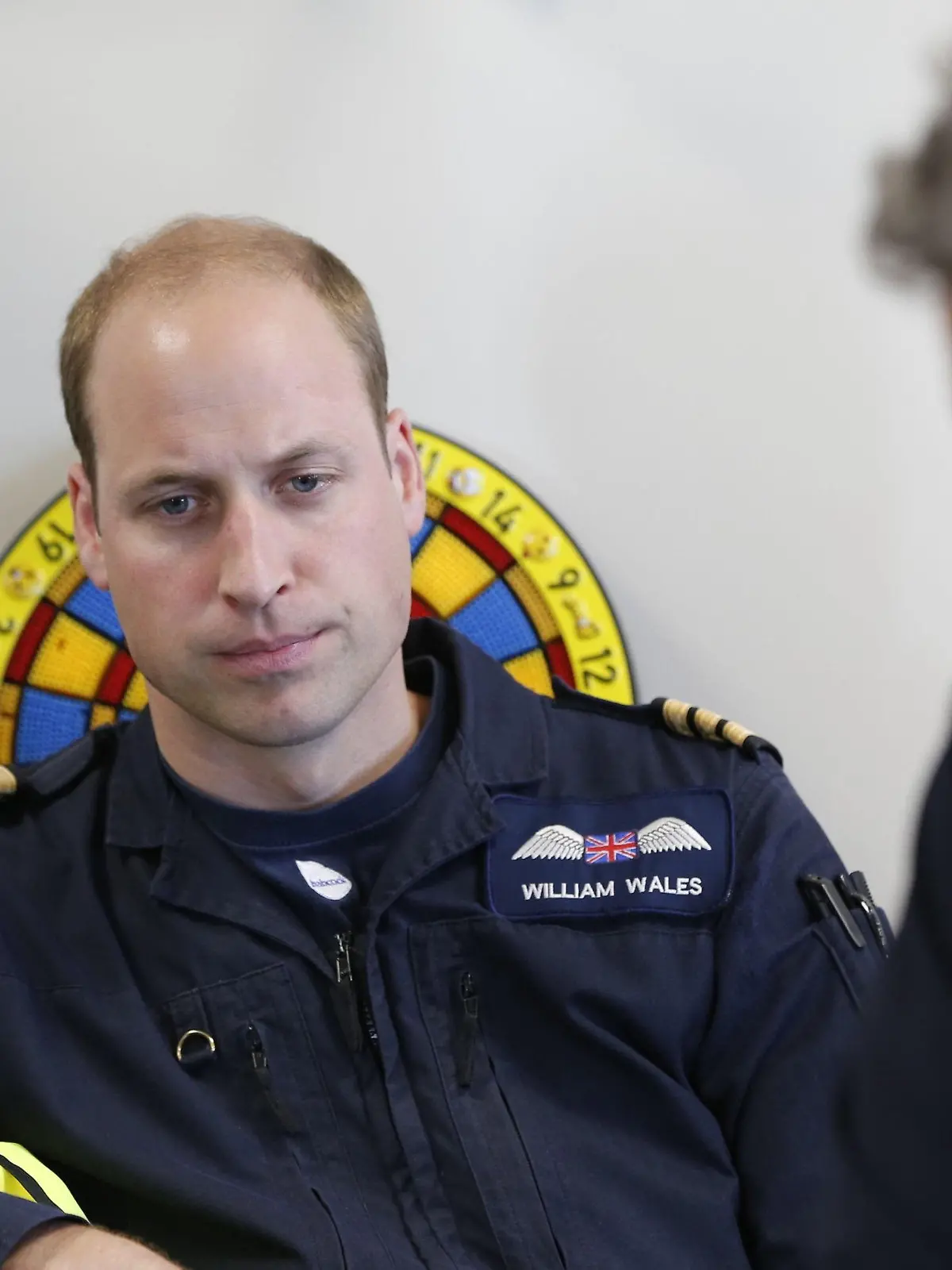 ARCHIV - 27.07.2017, Großbritannien, Cambridge: Prinz William von Großbritannien bei seinem letzten Dienst als Rettungshubschrauber-Pilot bei der East Anglian Air Ambulance. (zu dpa William über Arbeit als Rettungspilot: Vorfälle mit Kindern belastend) Foto: Heathcliff O'malley/The Daily Te/PA Wire/dpa +++ dpa-Bildfunk +++