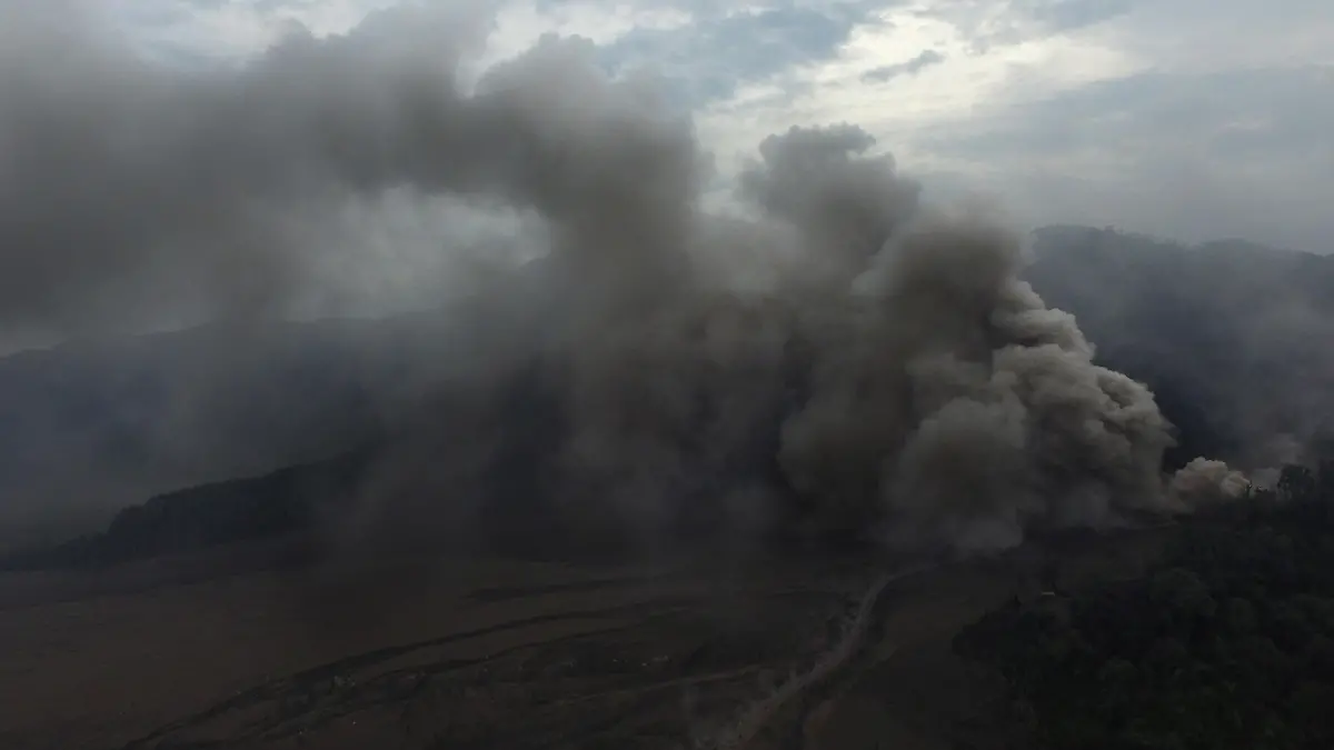 An aerial view shows volcanic ash rising affected by the Mount Semeru volcano during an eruption in Sumber Wuluh village, Lumajang, East Java province, Indonesia December 5, 2021, in this photo taken by Antara Foto/Zabur Karuru/via REUTERS.  ATTENTION EDITORS - THIS IMAGE WAS PROVIDED BY THIRD PARTY. MANDATORY CREDIT. INDONESIA OUT.