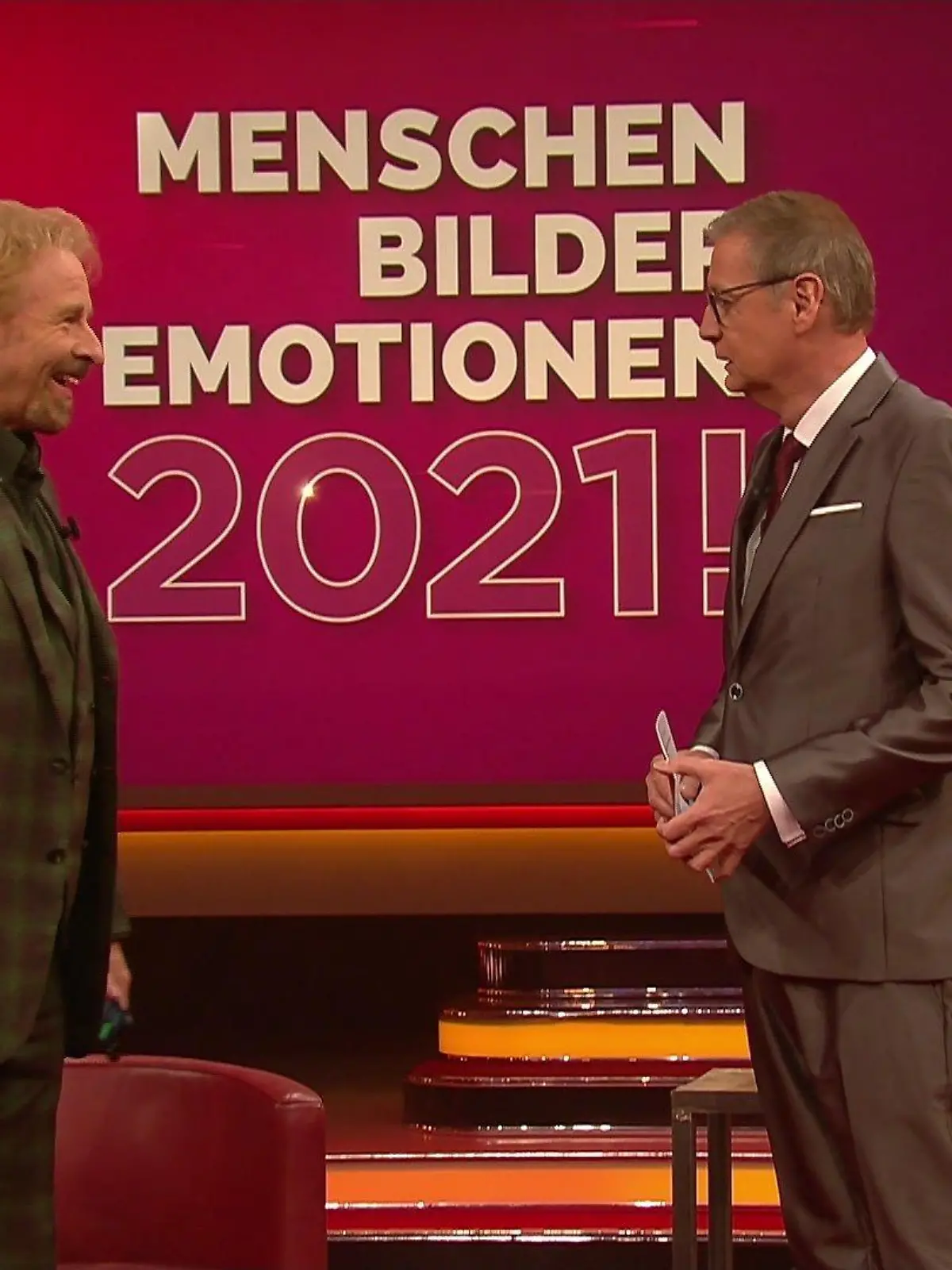 Thomas Gottschalk stattet seinem Kumpel Günther Jauch in der Live-Show „2021! Menschen, Bilder, Emotionen“ einen Überraschungs-Besuch ab.