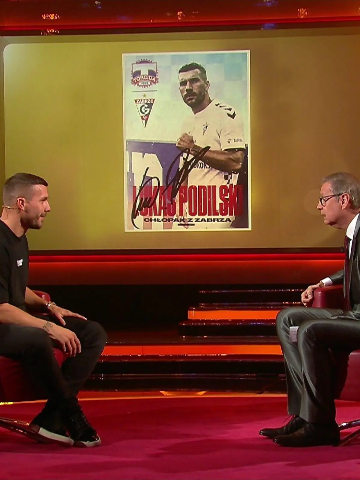 Lukas Podolski und Günther Jauch bei „2021! Menschen, Bilder, Emotionen“.
