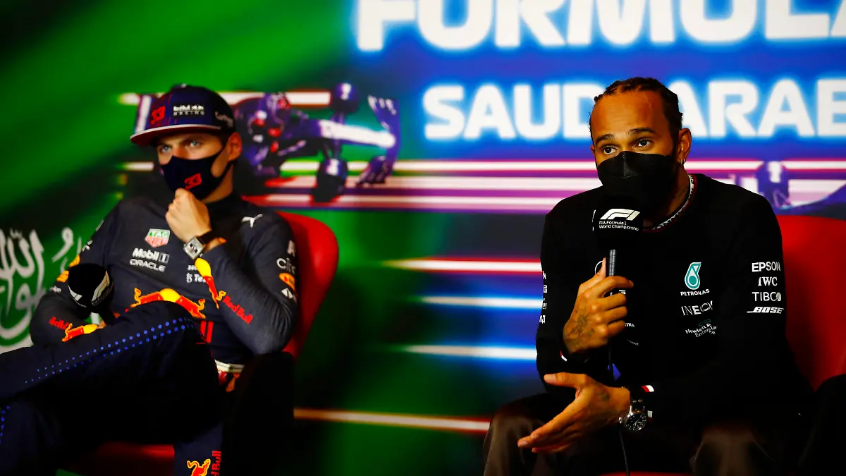 Formula 1 2021: Saudi Arabia GP JEDDAH STREET CIRCUIT, SAUDI ARABIA - DECEMBER 05: Max Verstappen, Red Bull Racing, 2nd position, and Sir Lewis Hamilton, Mercedes, 1st position, in the press conference, PK, Pressekonferenz during the Saudi Arabia GP at Jeddah Street Circuit on Sunday December 05, 2021 in Jeddah, Saudi Arabia. Photo by Sam Bloxham / LAT Images Images PUBLICATIONxINxGERxSUIxAUTxHUNxONLY GP2121_214859_J6I3830 