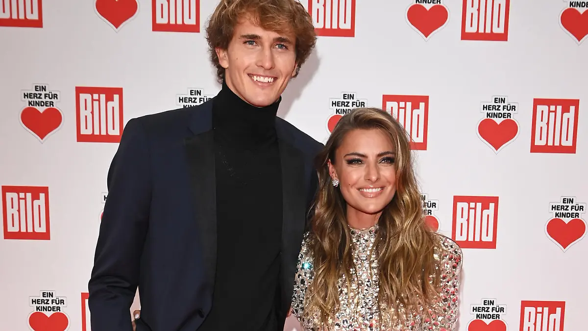 Schauspielerin Sophia Thomalla kommt mit Freund und Tennisspieler Alexander Zverev zur TV-Spendengala "Ein Herz für Kinder".
