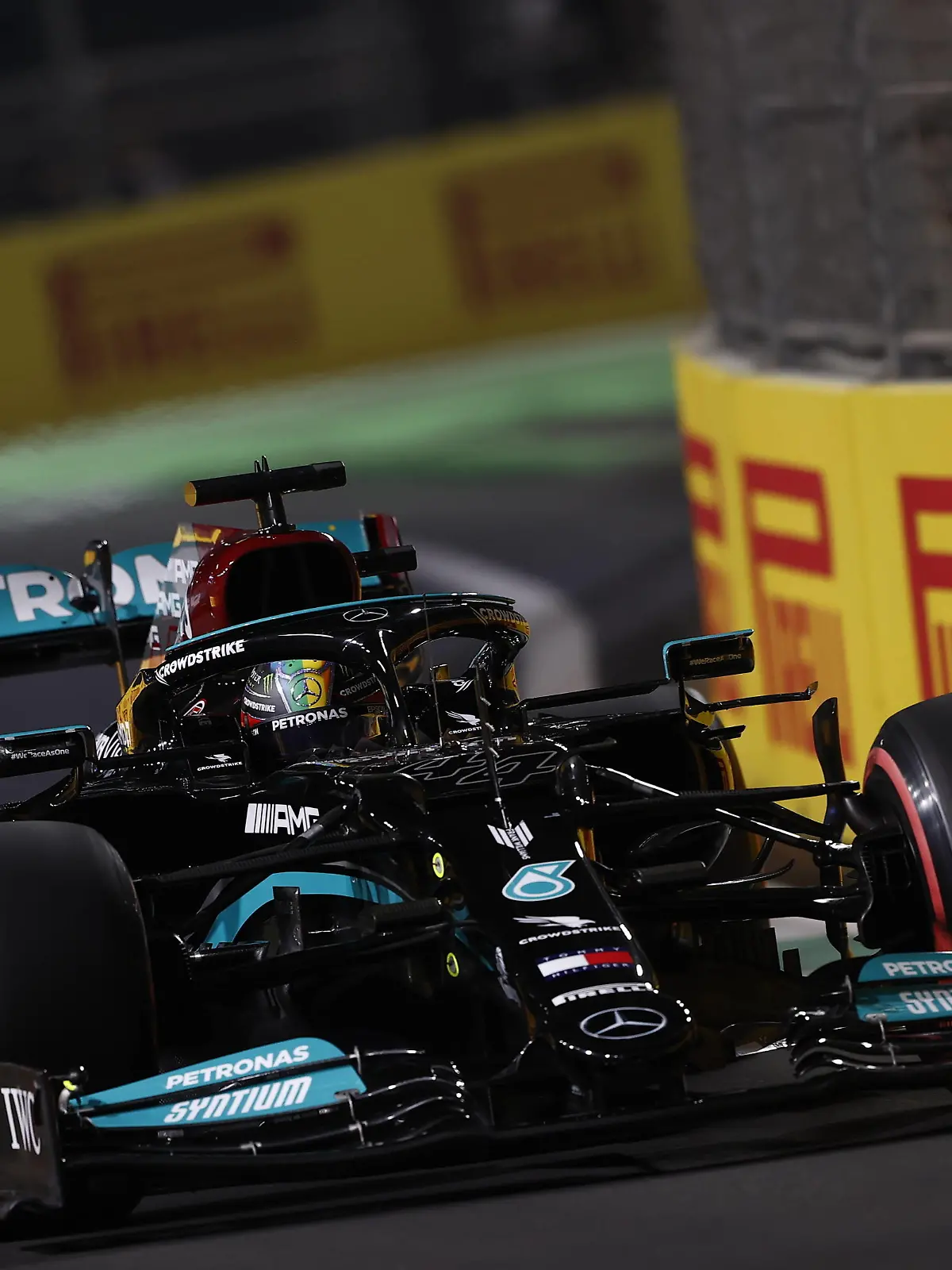 Formula 1 2021: Saudi Arabia GP JEDDAH STREET CIRCUIT, SAUDI ARABIA - DECEMBER 04: Sir Lewis Hamilton, Mercedes W12 during the Saudi Arabia GP at Jeddah Street Circuit on Saturday December 04, 2021 in Jeddah, Saudi Arabia. Photo by Andy Hone / LAT Images Images PUBLICATIONxINxGERxSUIxAUTxHUNxONLY GP2121_181316_ONY0435 