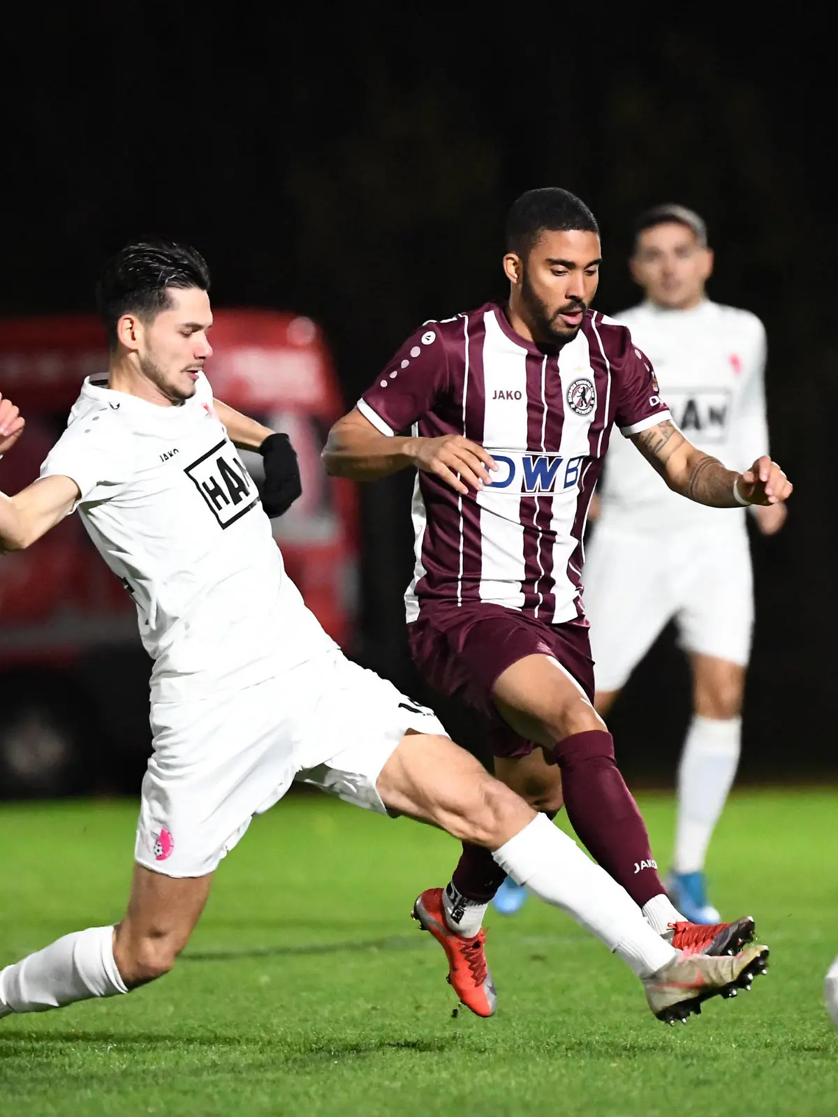  Fussball, Herren, Saison 2021/2022, Regionalliga Nordost 18. Spieltag, Berliner AK - BFC Dynamo, v. l. Joel Richter Berliner AK 07,BAK, Ugur Ogulcan Tezel Berliner AK 07,BAK, Darryl Julian Geurts BFC Dynamo, 30.11. 2021, *** Football, Men, Season 2021 2022, Regionalliga Nordost 18 Matchday , Berliner AK BFC Dynamo, v l Joel Richter Berliner AK 07,BAK , Ugur Ogulcan Tezel Berliner AK 07,BAK , Darryl Julian Geurts BFC Dynamo , 30 11 2021, Copyright: xSebastianxRäppold/MatthiasxKochx