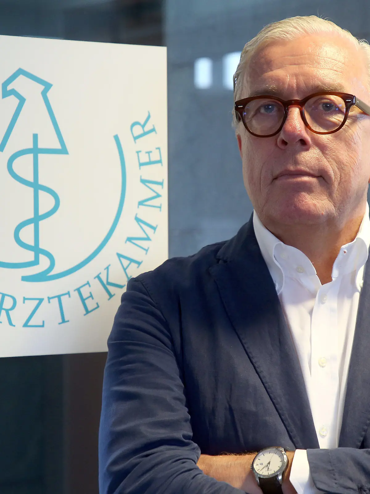 ARCHIV - 15.07.2020, Berlin: Klaus Reinhardt, Präsident der Bundesärztekammer zu Beginn eines dpa-Interviews. (zu dpa: Ärzte-Präsident: «Man kann Menschen nicht in einer Tour Angst machen») Foto: Wolfgang Kumm/dpa +++ dpa-Bildfunk +++