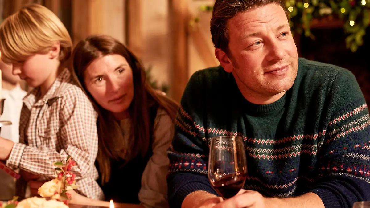 Jamie Oliver mit Jools Oliver und ihrem Kind

Die Verwendung des sendungsbezogenen Materials ist nur mit dem Hinweis und Verlinkung auf TVNOW gestattet.