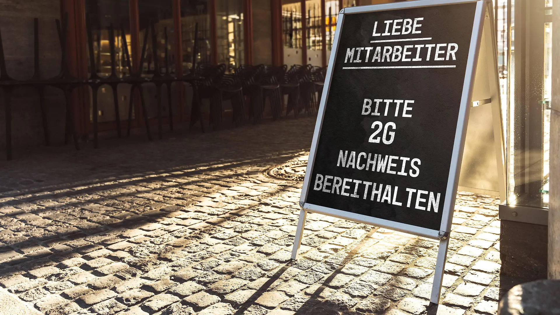 13 November 2021: Dear employees please pay attention to 2G rule, 2G rule Tested, Vaccinated or recovered Covid 19 coronavirus sign in front of a workplace, workers must show a Covid proof *** Sehr geehrte Mitarbeiter, bitte beachten Sie die 2G Regel, 2G-Regel Getestet, geimpft oder genesen Covid 19 Coronavirus Zeichen vor einem Arbeitsplatz, müssen die Arbeitnehmer einen Covid Nachweis zeigen xFOTOMONTAGEx
