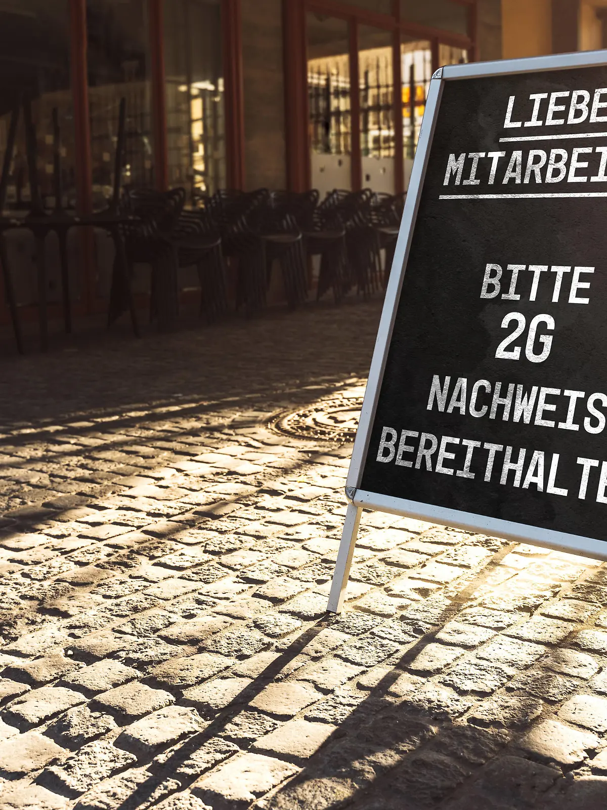  13 November 2021: Dear employees please pay attention to 2G rule, 2G rule Tested, Vaccinated or recovered Covid 19 coronavirus sign in front of a workplace, workers must show a Covid proof *** Sehr geehrte Mitarbeiter, bitte beachten Sie die 2G Regel, 2G-Regel Getestet, geimpft oder genesen Covid 19 Coronavirus Zeichen vor einem Arbeitsplatz, müssen die Arbeitnehmer einen Covid Nachweis zeigen xFOTOMONTAGEx
