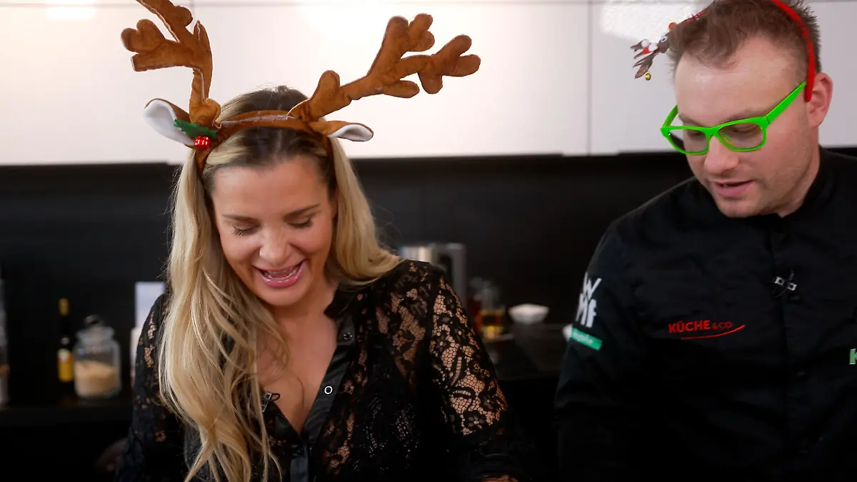 Kim und Marcel kochen Pesto.