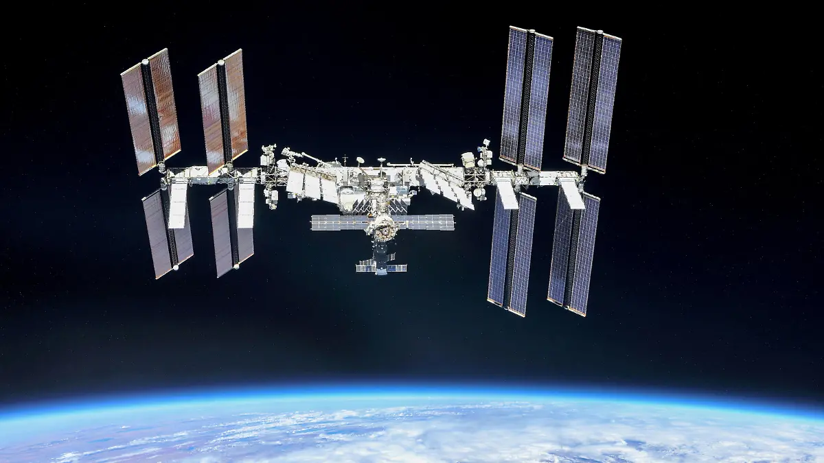 FILE PHOTO: FILE PHOTO: The International Space Station (ISS) photographed by Expedition 56 crew members from a Soyuz spacecraft after undocking, October 4, 2018. NASA/Roscosmos/Handout via REUTERS ATTENTION EDITORS - THIS IMAGE WAS PROVIDED BY A THIRD PARTY/File Photo/File Photo