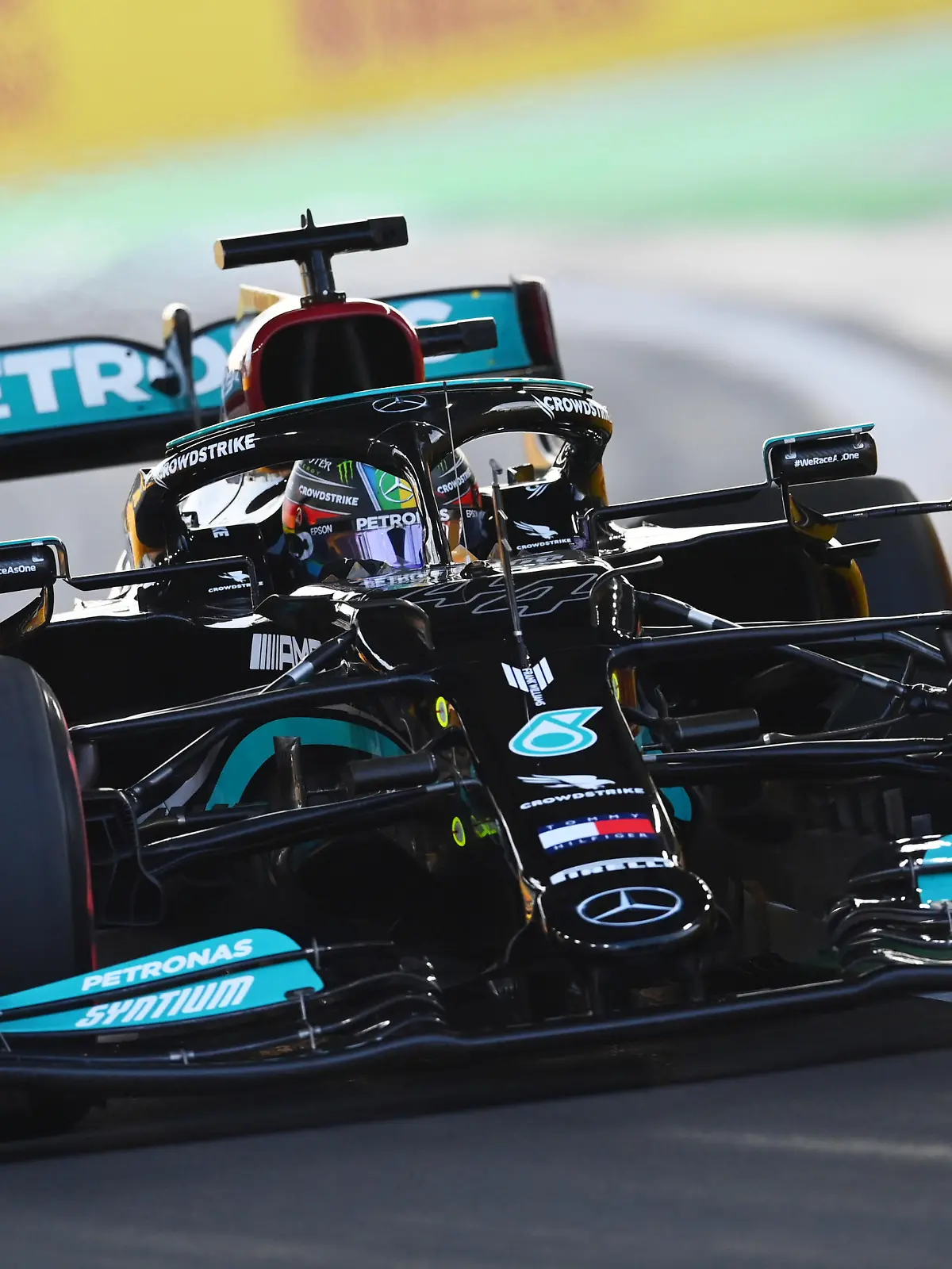 JEDDAH, SAUDI ARABIA - DECEMBER 03: Lewis Hamilton of Great Britain driving the (44) Mercedes AMG Petronas F1 Team Mercedes W12 during practice ahead of the F1 Grand Prix of Saudi Arabia at Jeddah Corniche Circuit on December 03, 2021 in Jeddah, Saudi Arabia. (Photo by Dan Mullan/Getty Images)