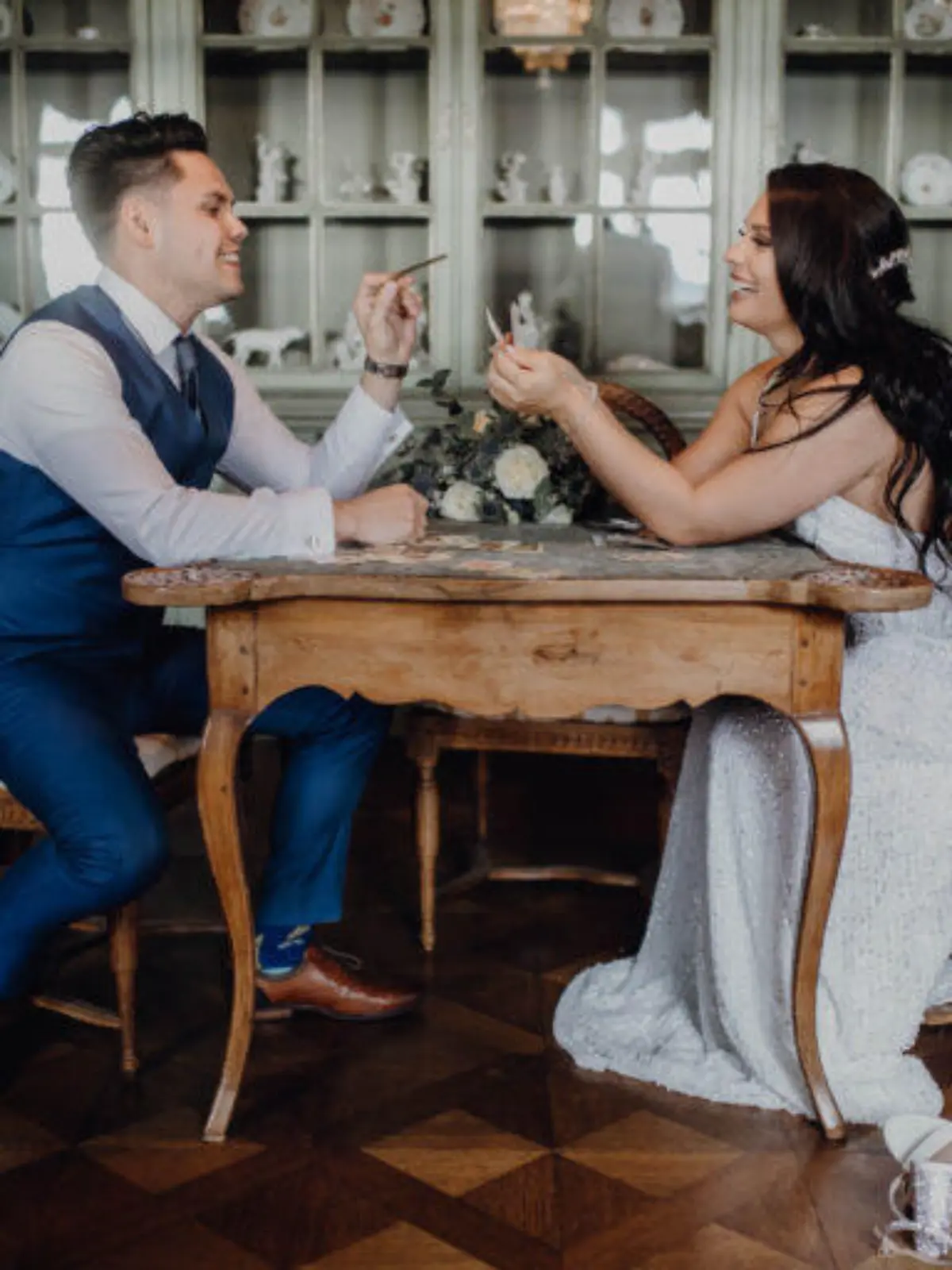 Foto von unechtem Hochzeitsshooting