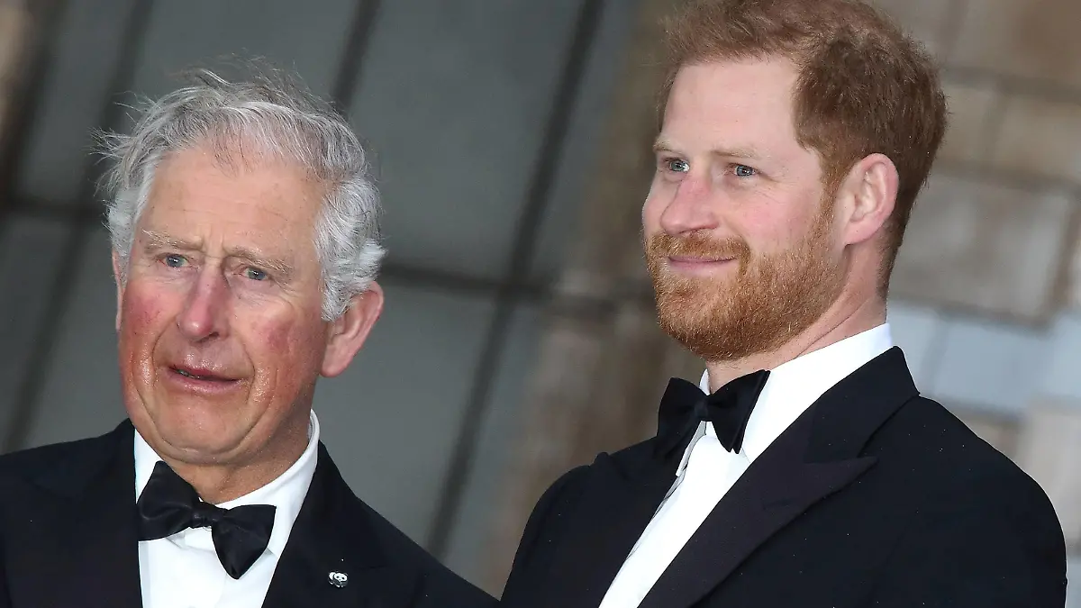  Charles, Prince of Wales und sein Sohn Prinz Harry, Duke of Sussex bei der Premiere der Our Planet Netflix Naturdokumentations- Serie am 4.04.2019 in London Our Planet Serien Premiere in London *** Charles Prince of Wales and his son Prince Harry Duke of Sussex at the premiere of the Our Planet Netflix Nature Documentation Series on 4 04 2019 in London Our Planet Series Premiere in London PUBLICATIONxINxGERxSUIxAUTxONLY