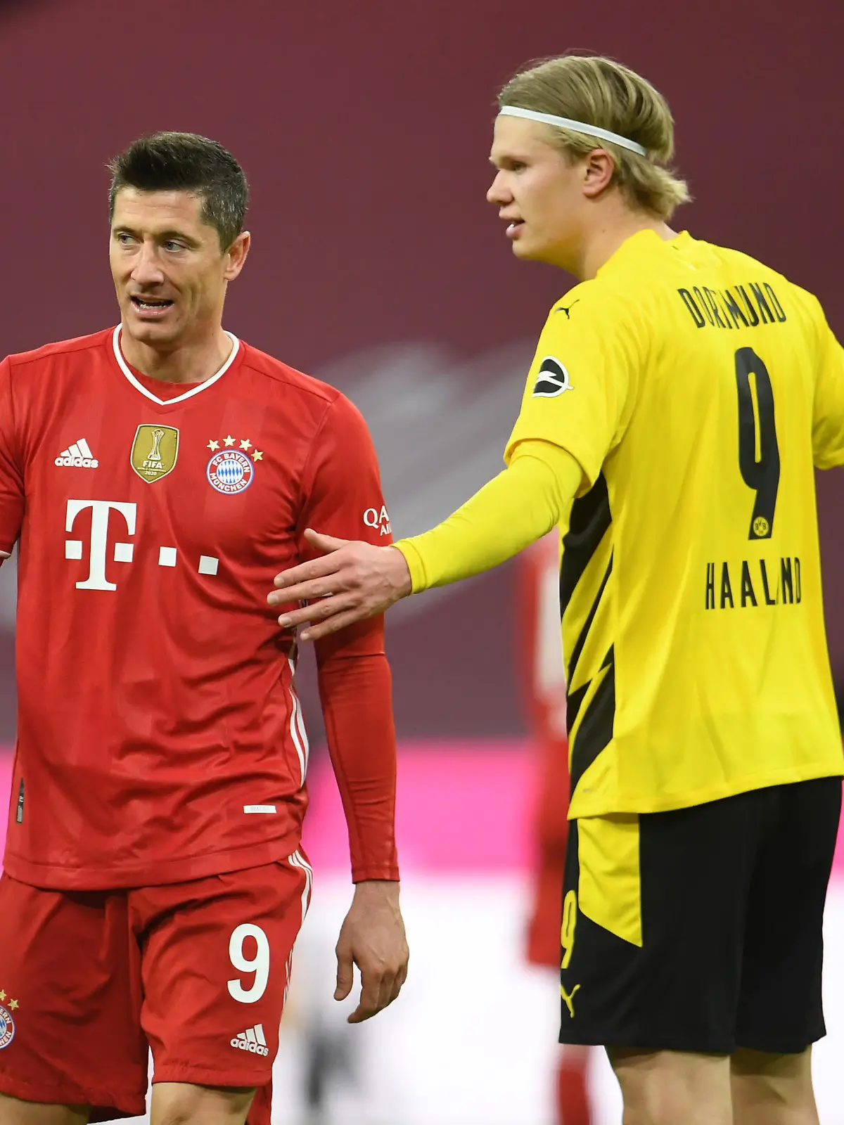 Soccer Football - Bundesliga - Bayern Munich v Borussia Dortmund - Allianz Arena, Munich, Germany - March 6, 2021 Bayern Munich's Robert Lewandowski and Borussia Dortmund's Erling Braut Haaland Pool via REUTERS/Andreas Gebert DFL regulations prohibit any use of photographs as image sequences and/or quasi-video.