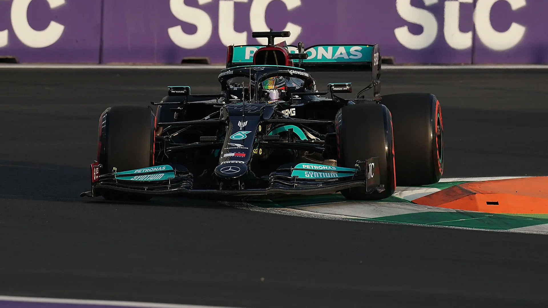 03.12.2021, Jeddah Corniche Circuit, Dschidda, Formel 1 Großer Preis von Saudi-Arabien ,im Bild Lewis Hamilton (GBR), Mercedes-AMG Petronas Formula One Team