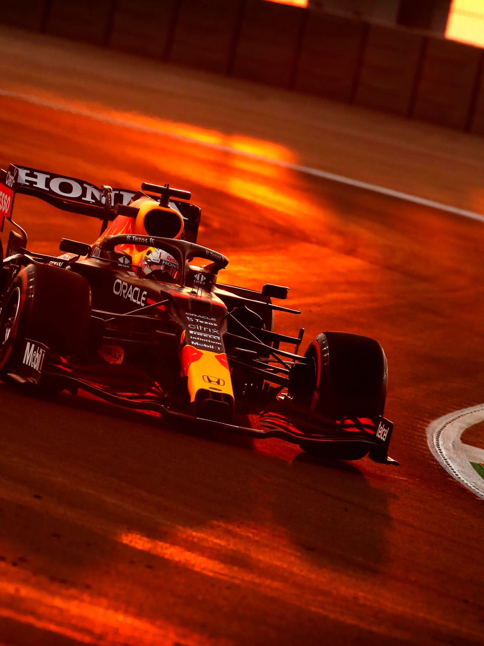  Formula 1 2021: Saudi Arabia GP JEDDAH STREET CIRCUIT, SAUDI ARABIA - DECEMBER 04: Max Verstappen, Red Bull Racing RB16B during the Saudi Arabia GP at Jeddah Street Circuit on Saturday December 04, 2021 in Jeddah, Saudi Arabia. Photo by Steven Tee / LAT Images Images PUBLICATIONxINxGERxSUIxAUTxHUNxONLY GP2121_152116_2ST3334