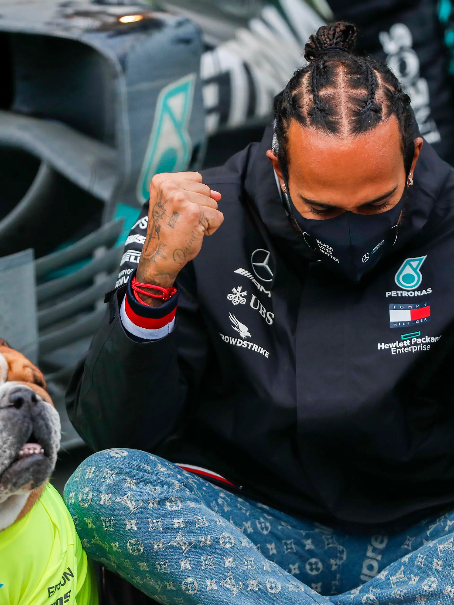  2020 Turkish GP ISTANBUL PARK, TURKEY - NOVEMBER 15: Lewis Hamilton, Mercedes-AMG Petronas F1, 1st position, his dog Roscoe, and the Mercedes team celebrate after having secured a seventh world drivers championship title during the Turkish GP at Istanbul Park on Sunday November 15, 2020, Turkey. Photo by Charles Coates / LAT Images Images PUBLICATIONxINxGERxSUIxAUTxHUNxONLY GP2014_135858_N3I2023
