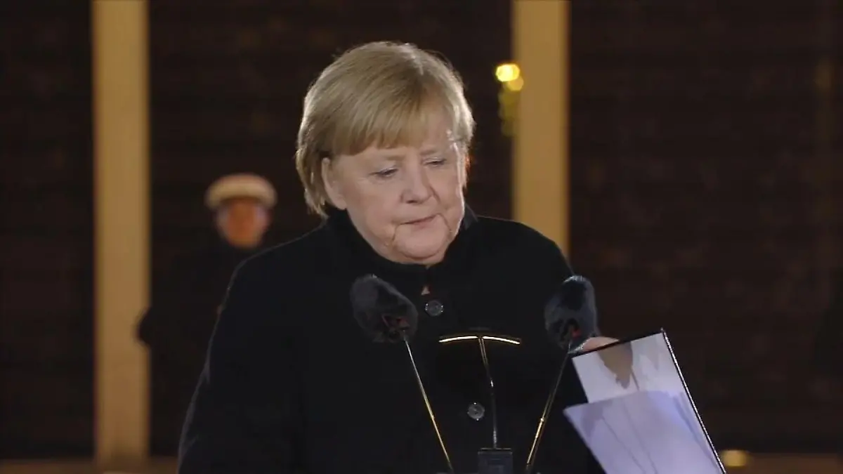 Merkels letzte Rede beim Abschied von der Macht Zapfenstreich nach 16 Jahren als Kanzlerin