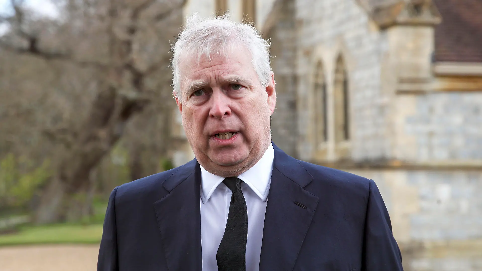 ARCHIV - 11.04.2021, Großbritannien, Windsor: Prinz Andrew, Herzog von York, spricht während eines Fernsehinterviews in der Royal Chapel of All Saints in Royal Lodge.  (zu dpa "Queen-Jubiläum und Andrew-Sorgen: Was bringt 2022 den Royals?") Foto: Steve Parsons/Pool PA/AP/dpa +++ dpa-Bildfunk +++