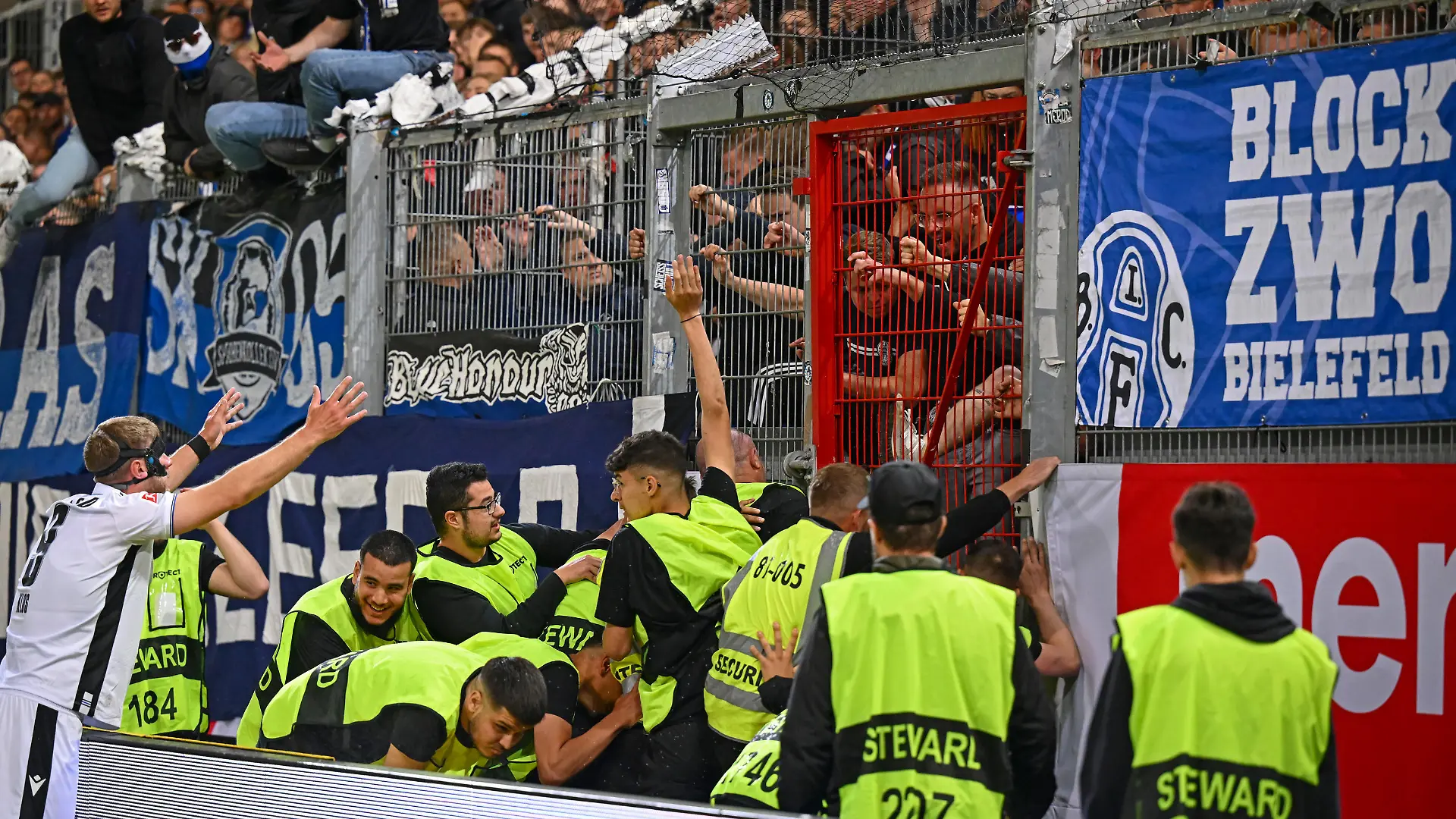 WIESBADEN, GERMANY - JUNE 02: Fabian Klos of Bielefeld tries to calm his supporters during the Second Bundesliga playoffs first leg match between SV Wehen Wiesbaden and DSC Arminia Bielefeld at BRITA-Arena on June 02, 2023 in Wiesbaden, Germany. (Photo by Thomas F. Starke/Getty Images)