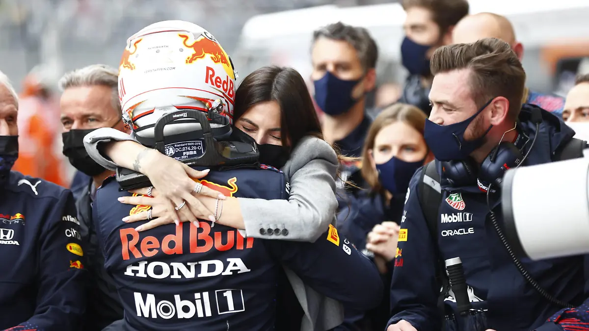 F1 Grand Prix of Russia 33 Max Verstappen NED, Red Bull Racing with his girlfriend Kelly Piquet, F1 Grand Prix of Russia at Sochi Autodrom on September 26, 2021 in Sochi, Russia. Photo by Andy Hone/LAT/Motorsport Images/FIA Pool via HOCH ZWEI Sochi Russia Poolfoto HOCH ZWEI/Pool/Motorsport Images ,EDITORIAL USE ONLY