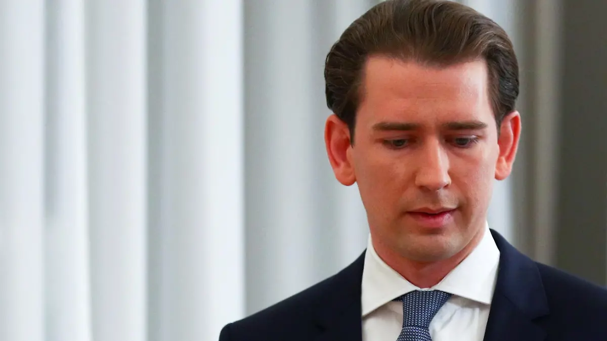 FILE PHOTO: Austria's Chancellor Sebastian Kurz leaves after making a statement at the Chancellery in Vienna, Austria October 8, 2021. REUTERS/Lisi Niesner/File Photo
