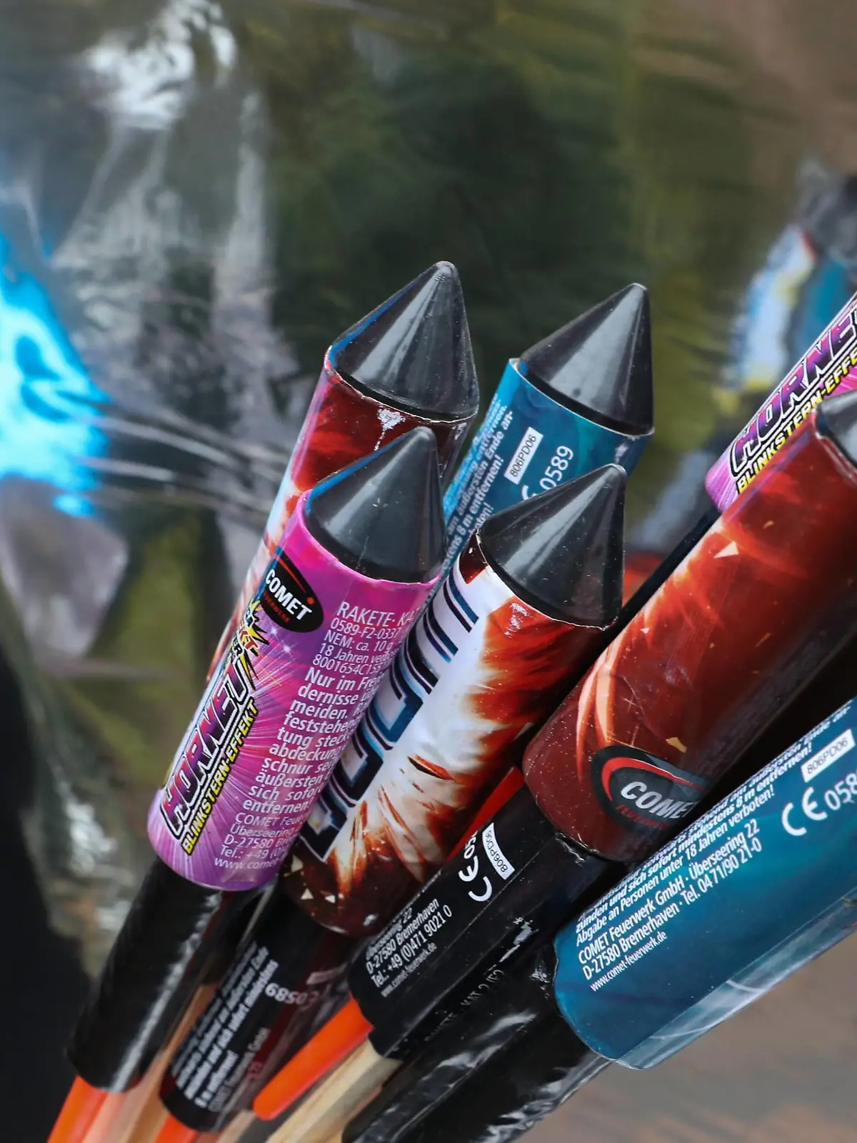 Hannover, Ab 28.12.2018 beginnt der Verkauf von Silvesterfeuerwerk, Symbolfoto,Feuerwerkskörper, Silvester, Feuerwerk, Rakete, Silvesterrakete, , *** Hanover From 28 12 2018 the sale of New Years Eve fireworks Symbolfoto fireworks New Years Eve fireworks fireworks rocket New Years Eve rocket starts  