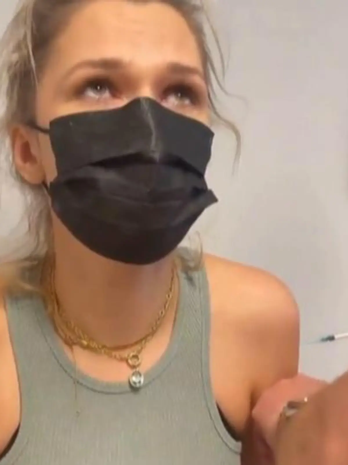 Bild zu: "Sara Kulka lässt sich impfen"
