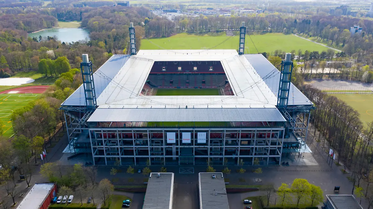 Fußball: 1. Bundesliga, Saison 2019/2020. Außenansicht mit der Drohne vom RheinEnergieStadion vom 1.FC Köln *** Football 1 Bundesliga, Season 2019 2020 Exterior view with drone of the RheinEnergieStadion of 1 FC Köln Copyright: xChristopherxNeundorfx/xKirchner-Mediax