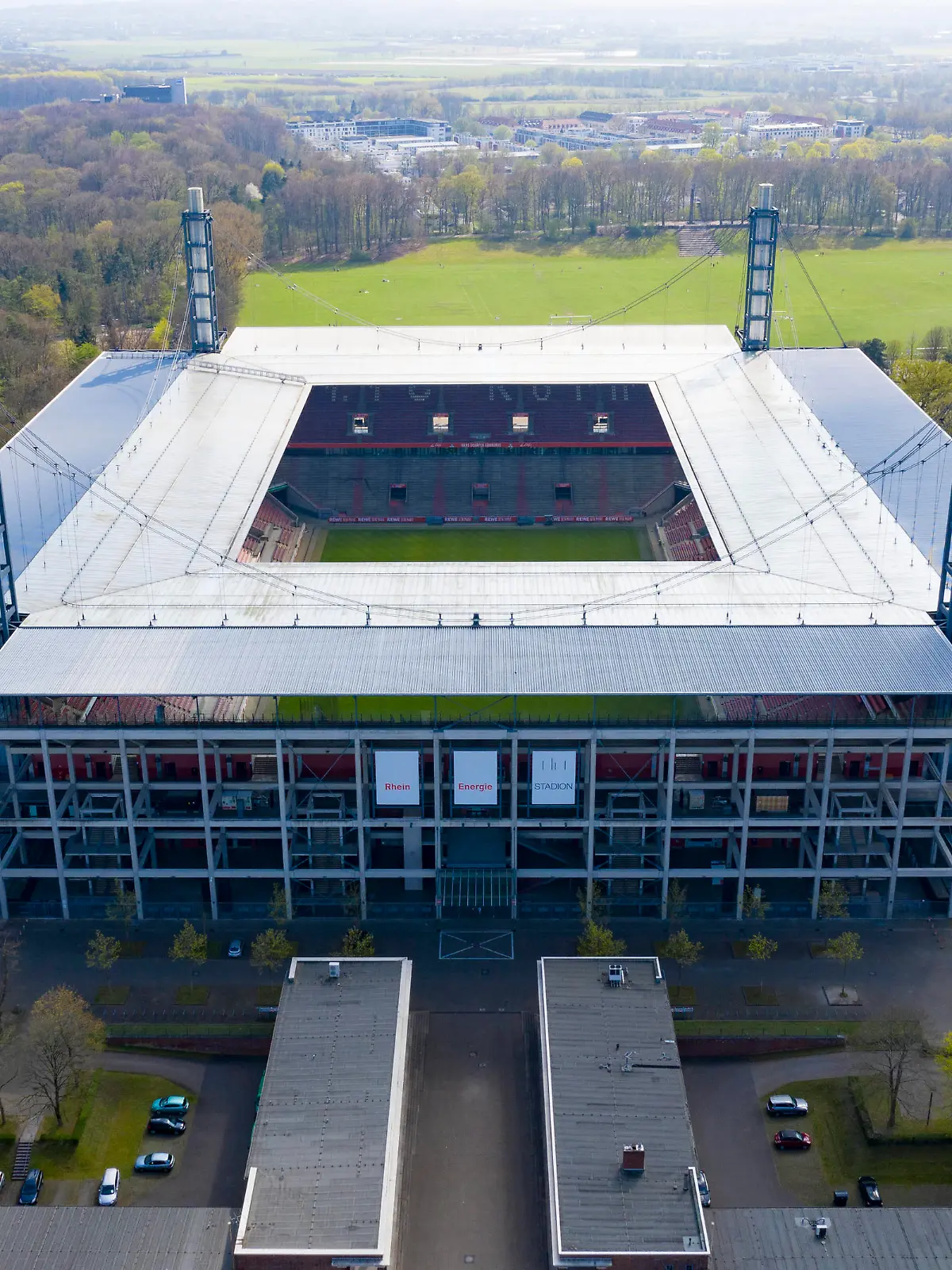  Fußball: 1. Bundesliga, Saison 2019/2020. Außenansicht mit der Drohne vom RheinEnergieStadion vom 1.FC Köln *** Football 1 Bundesliga, Season 2019 2020 Exterior view with drone of the RheinEnergieStadion of 1 FC Köln Copyright: xChristopherxNeundorfx/xKirchner-Mediax