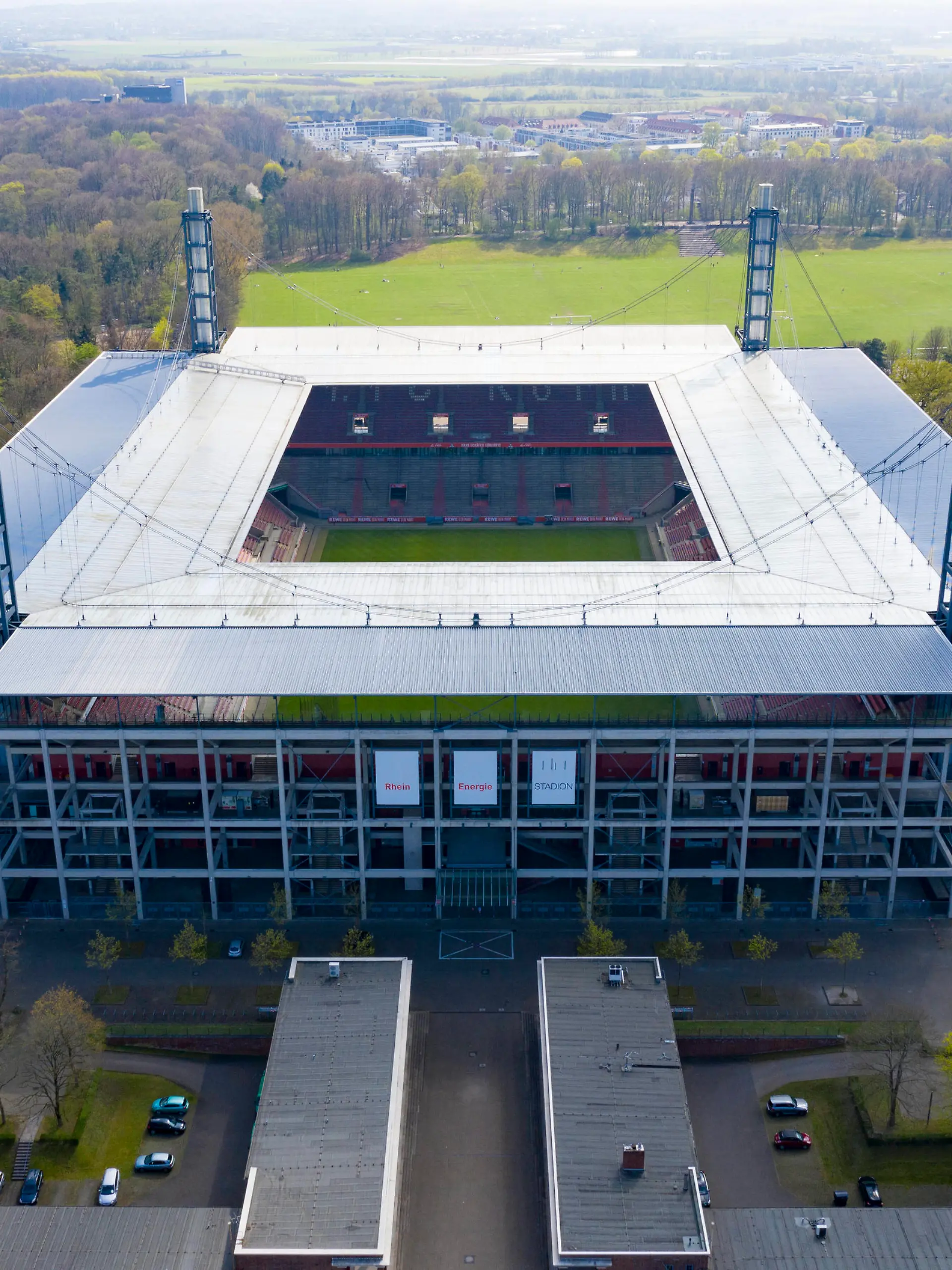  Fußball: 1. Bundesliga, Saison 2019/2020. Außenansicht mit der Drohne vom RheinEnergieStadion vom 1.FC Köln *** Football 1 Bundesliga, Season 2019 2020 Exterior view with drone of the RheinEnergieStadion of 1 FC Köln Copyright: xChristopherxNeundorfx/xKirchner-Mediax