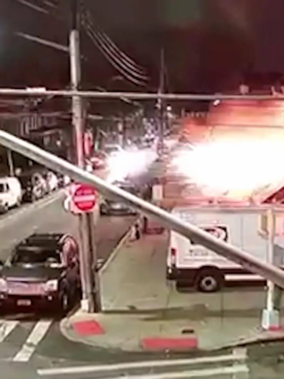 Am Mittwochmorgen wird Brooklyn von einer Explosion erschüttert. Mehrere Menschen werden verletzt und Dutzende obdachlos. Was steckt dahinter?