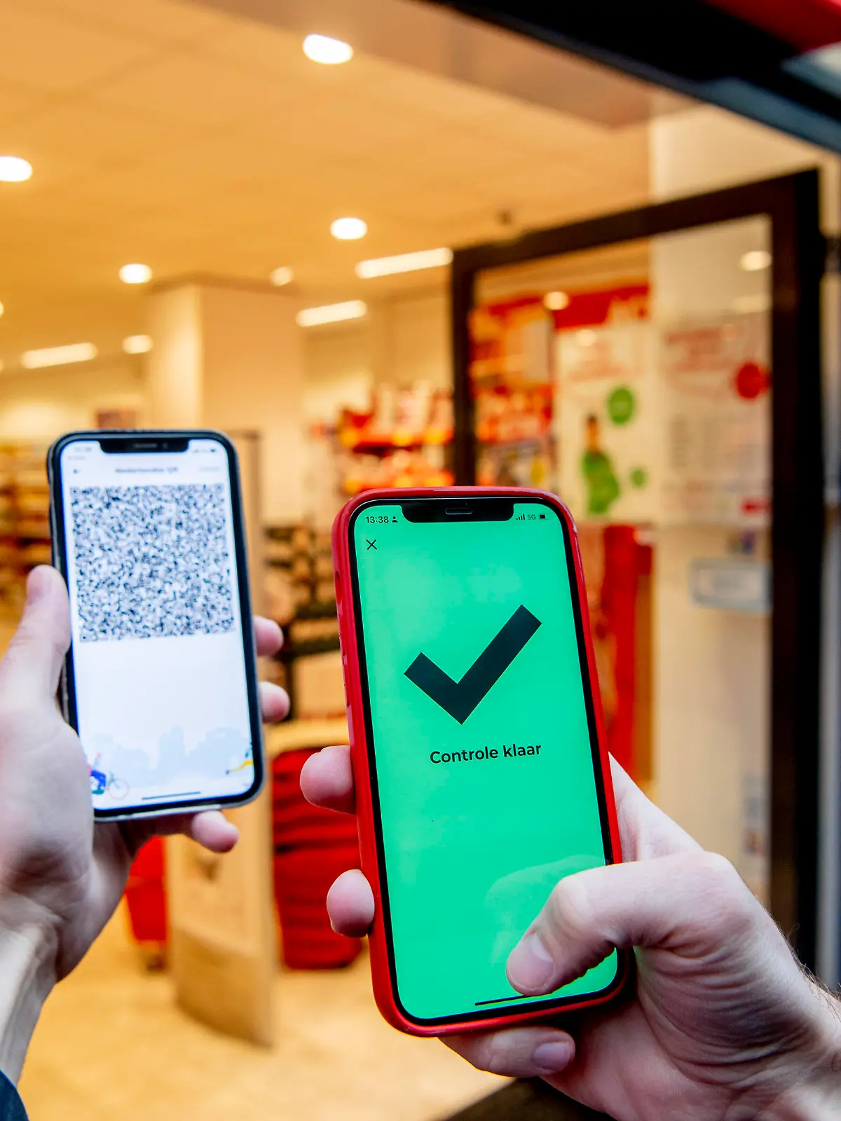 THE HAGUE - A QR code in a shopping street. The Senate supports the option of using the corona admission ticket in non-essential shops and non-essential services 2g. Visitors to clothing and furniture stores, but also hairdressers and amusement parks would then have to show their QR code.Robin Utrecht
