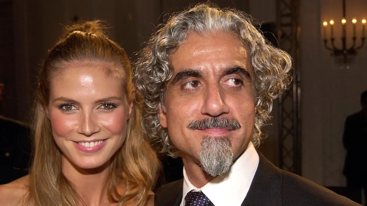 Das deutsche Top-Model Heidi Klum hat am 18.10.2001 Ehemann Ric Pipino zu einer großen Benefiz-Modegala nach Berlin mitgebracht, zu der die First Lady ins Schloss Bellevue geladen hatte. Der Erlös des Abends kommt zur Hälfte Unicef-Hilfsprojekten für Kindersoldaten in Sierra Leone und Sudan zu Gute. Die andere Hälfte der Spenden geht an die Kinder- und Jugendstiftung.