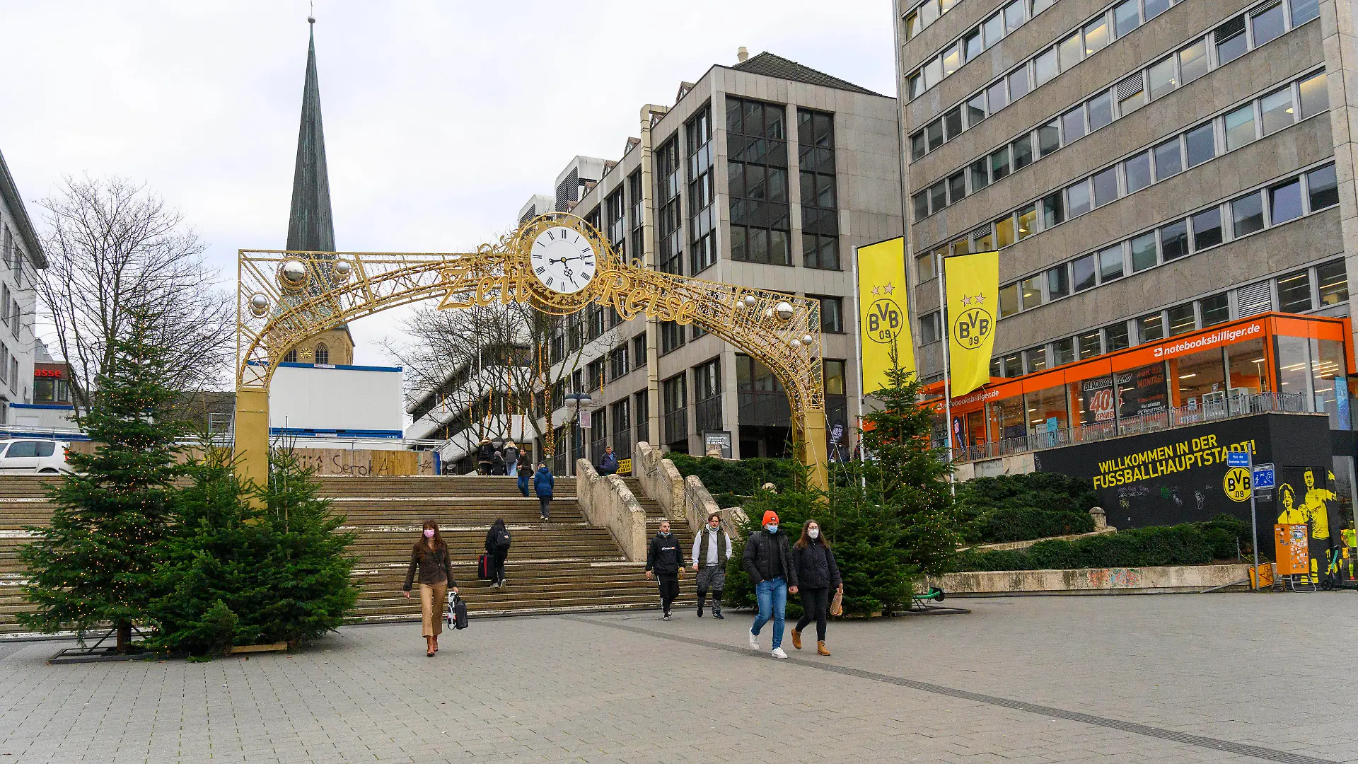 Auf dem Dortmunder Weihnachtsmarkt, auf den Wochenmärkten und in bestimmten weiteren Bereichen der City gilt ab Donnerstag den 25. November wieder eine Maskenpflicht. Dortmund, 24.11.2021 *** At the Dortmund Christmas market, at the weekly markets and in certain other areas of the city, masks will again be compulsory from Thursday 25 November Dortmund, 24 11 2021 Foto:xD.xAnoraganingrumx/xFuturexImage