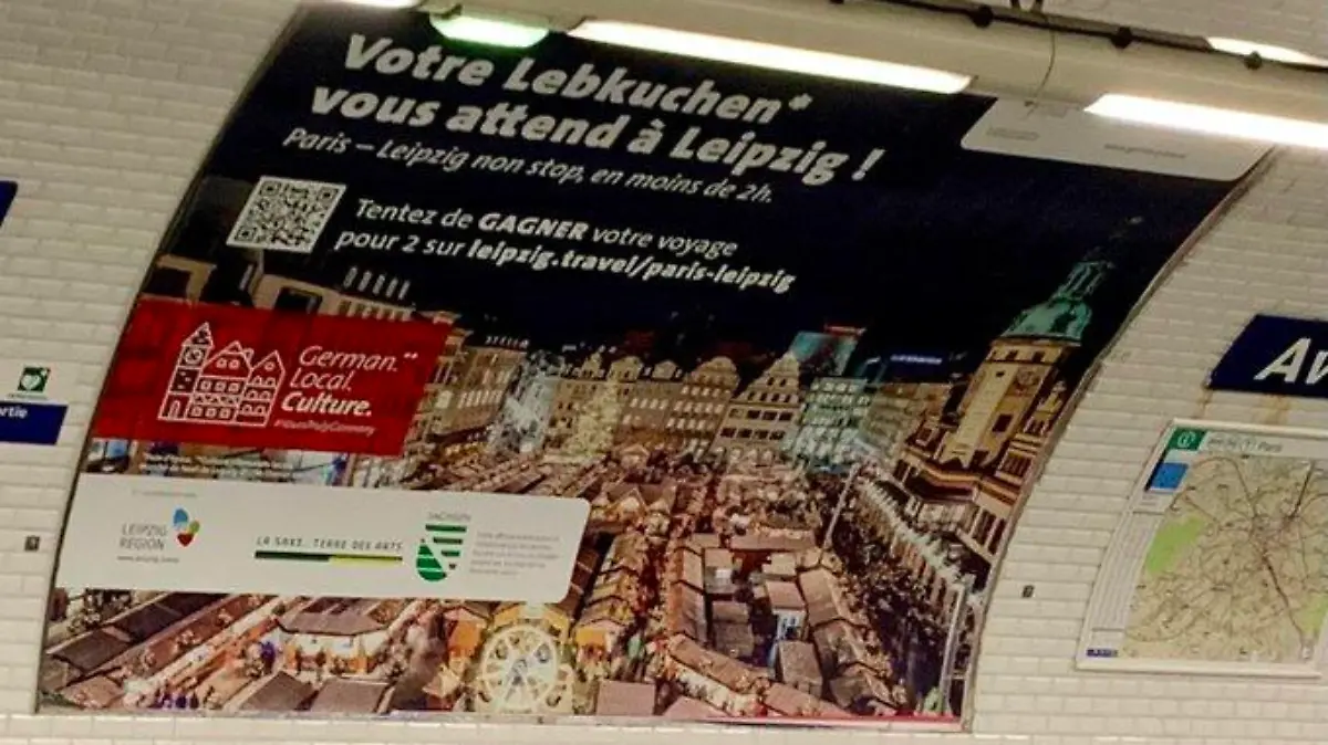 Plakat in der Pariser Métro. Darauf wird für den Leipziger Weihnachtsmarkt geworben.