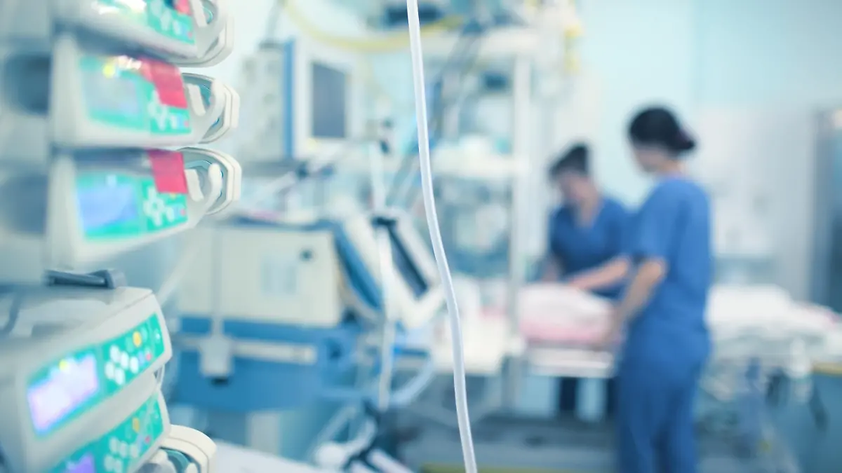 Working nurses in the CCU.
